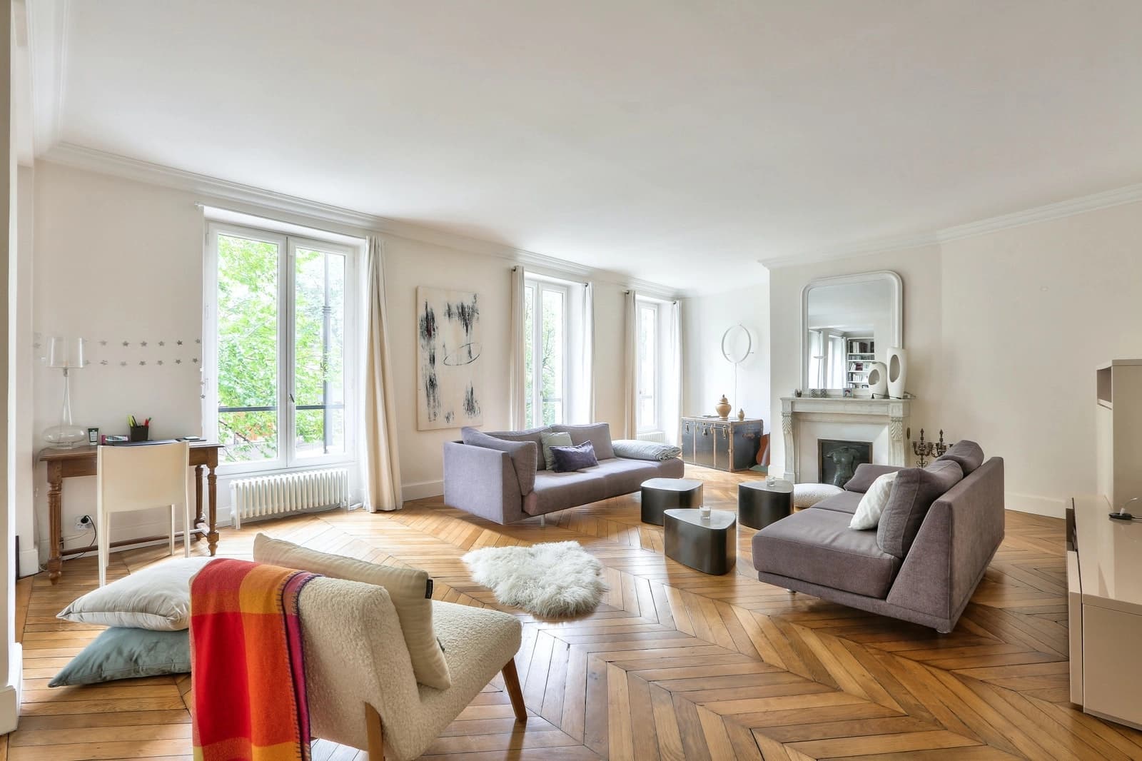 Living room in Beautiful, bright and warm contemporary Haussmann style - 1