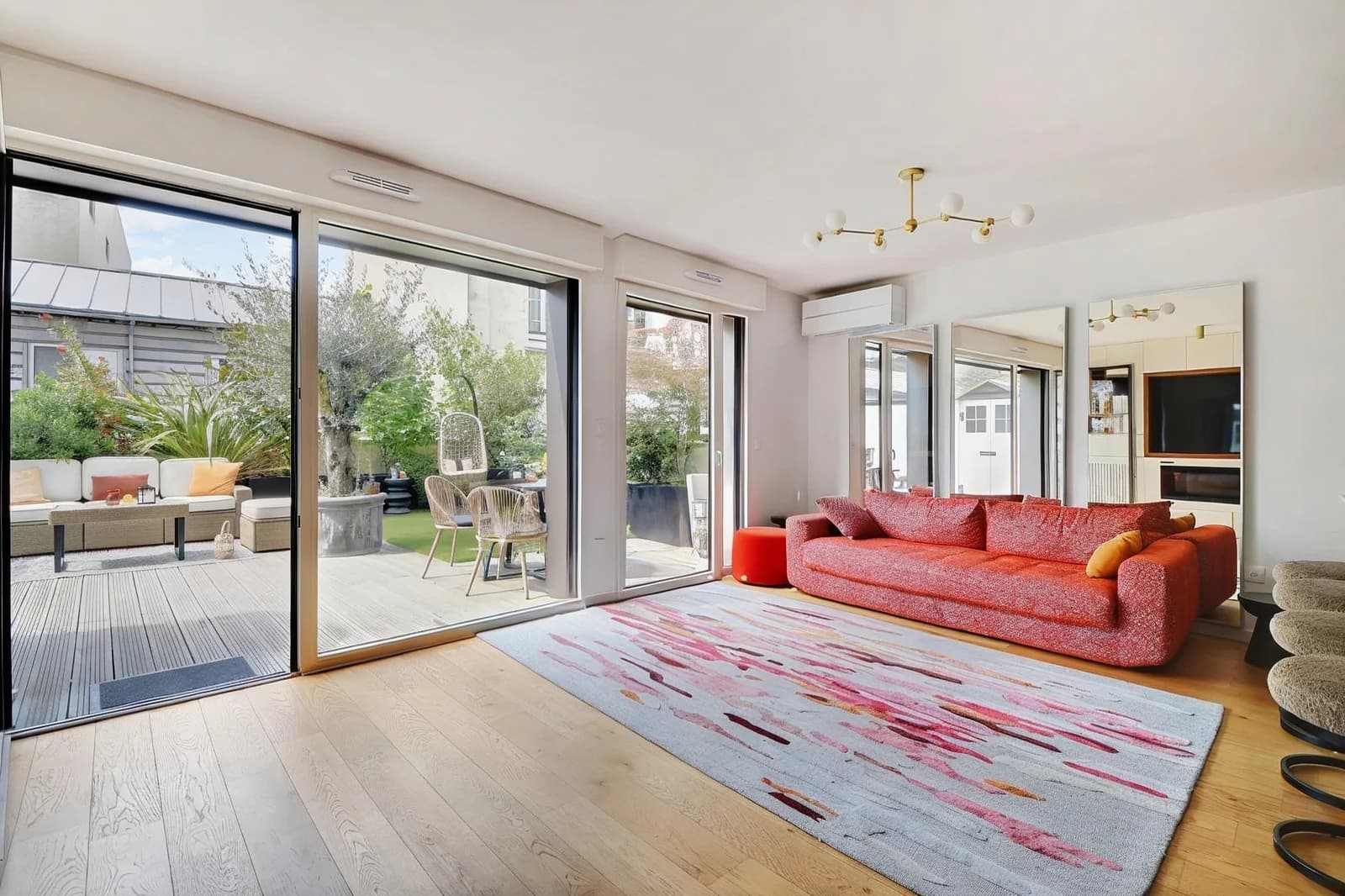 Space Magnificent apartment with large terrace, intimate luxury - 5