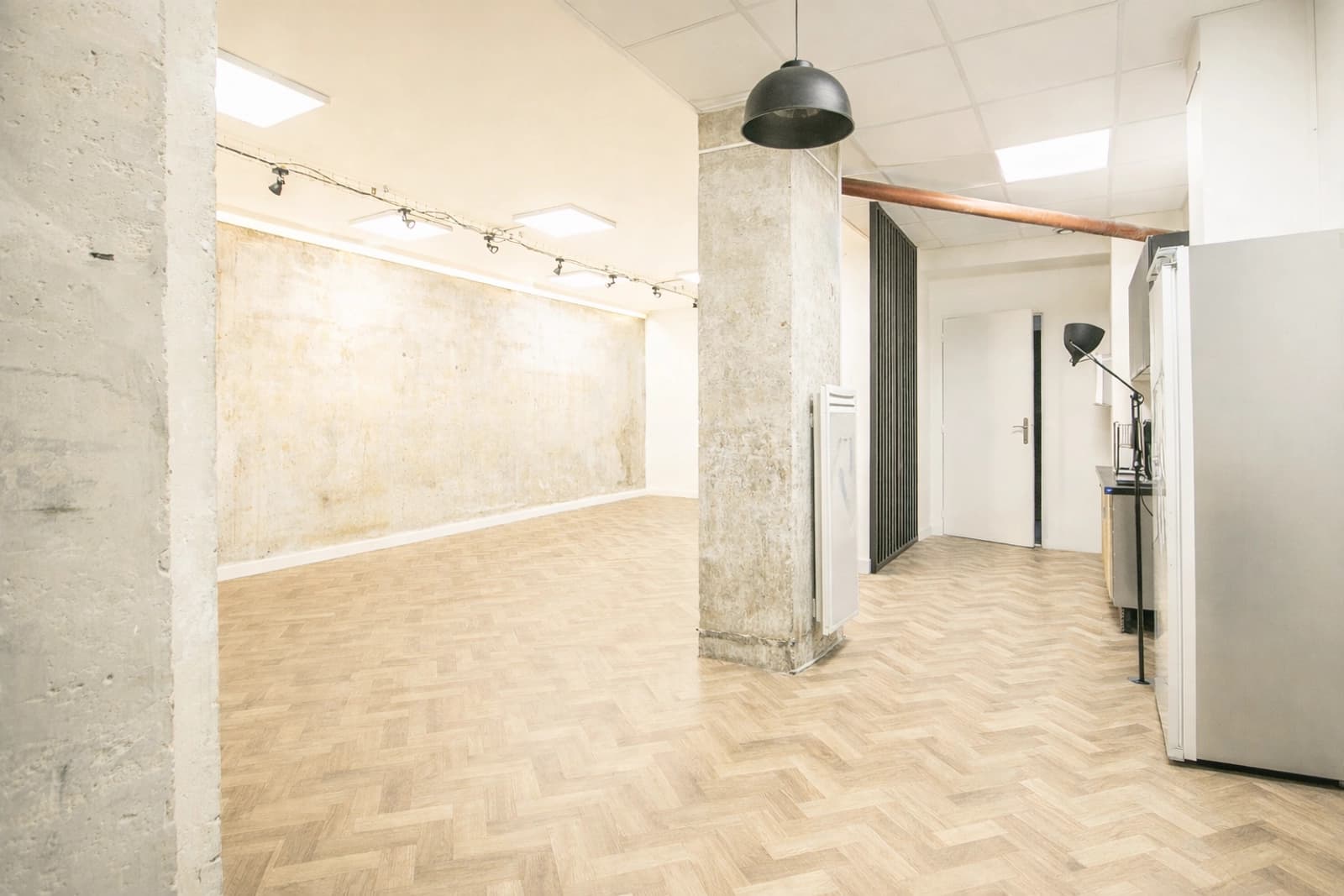 Space The exclusive gallery at the back of the courtyard - 0