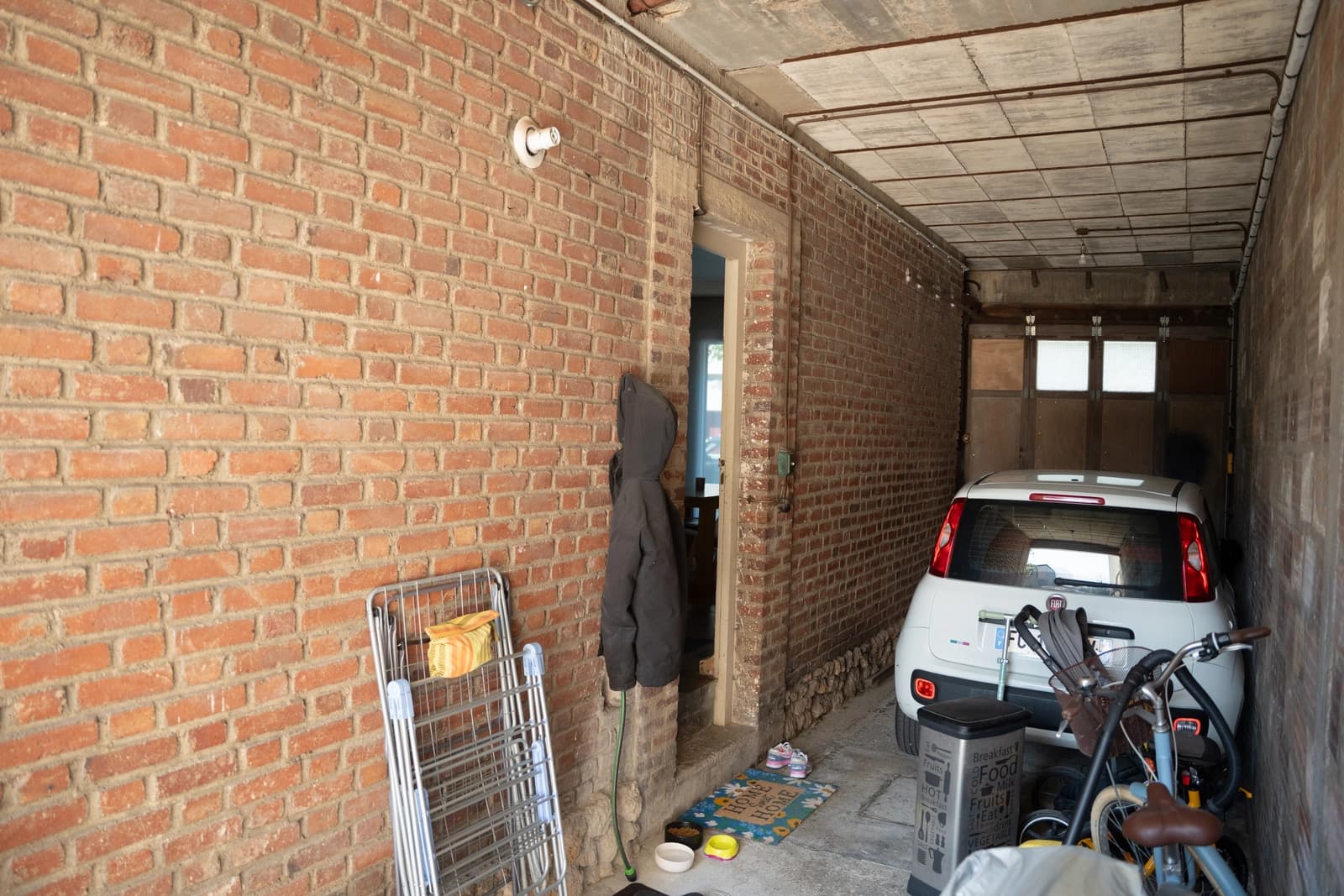 Espace Maison dans le style des années 50 avec un atelier industriel rustique dans l’esprit loft créatif - 4