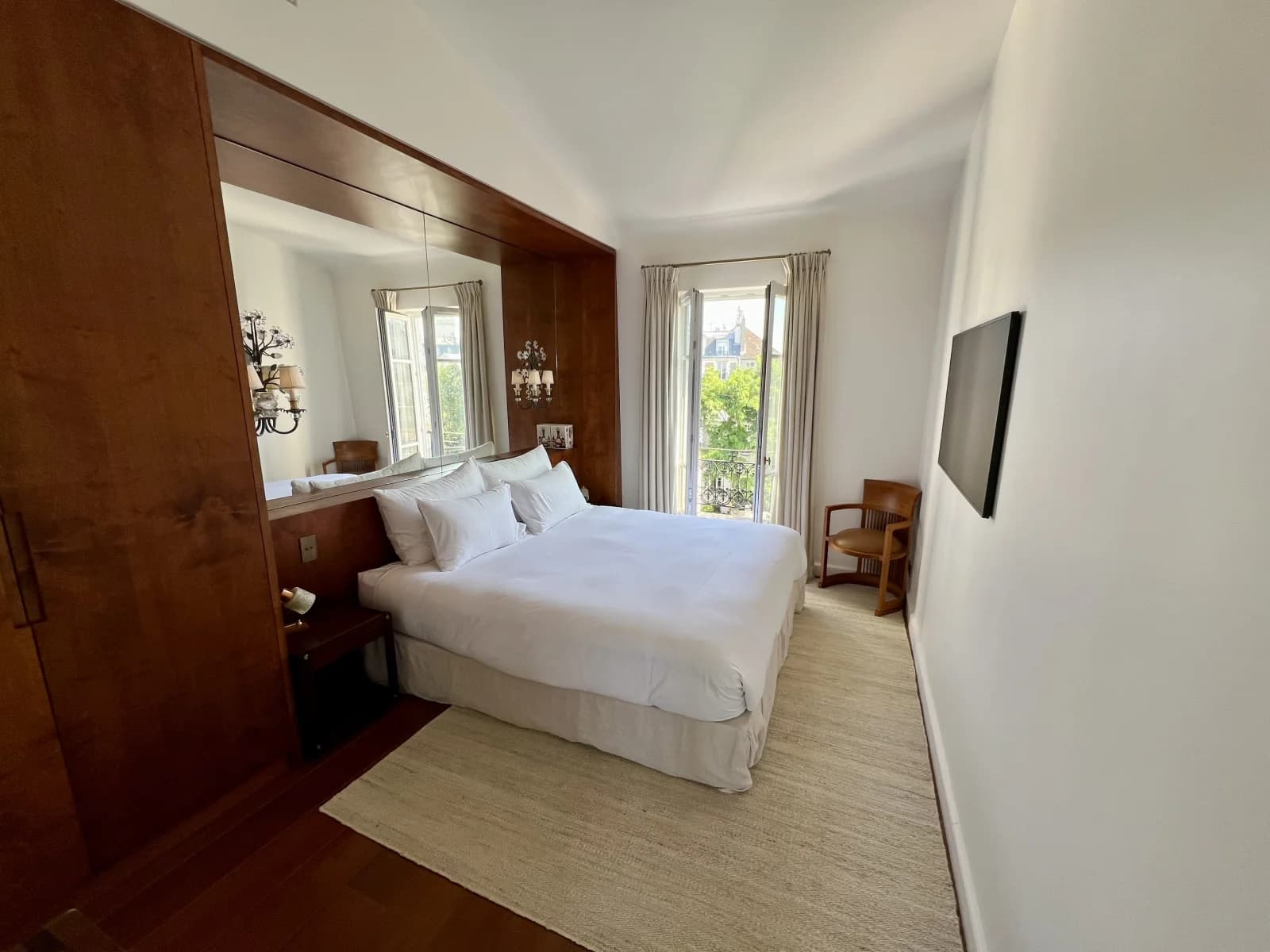 Espace Suite avec vue sur les toits de Paris - 4