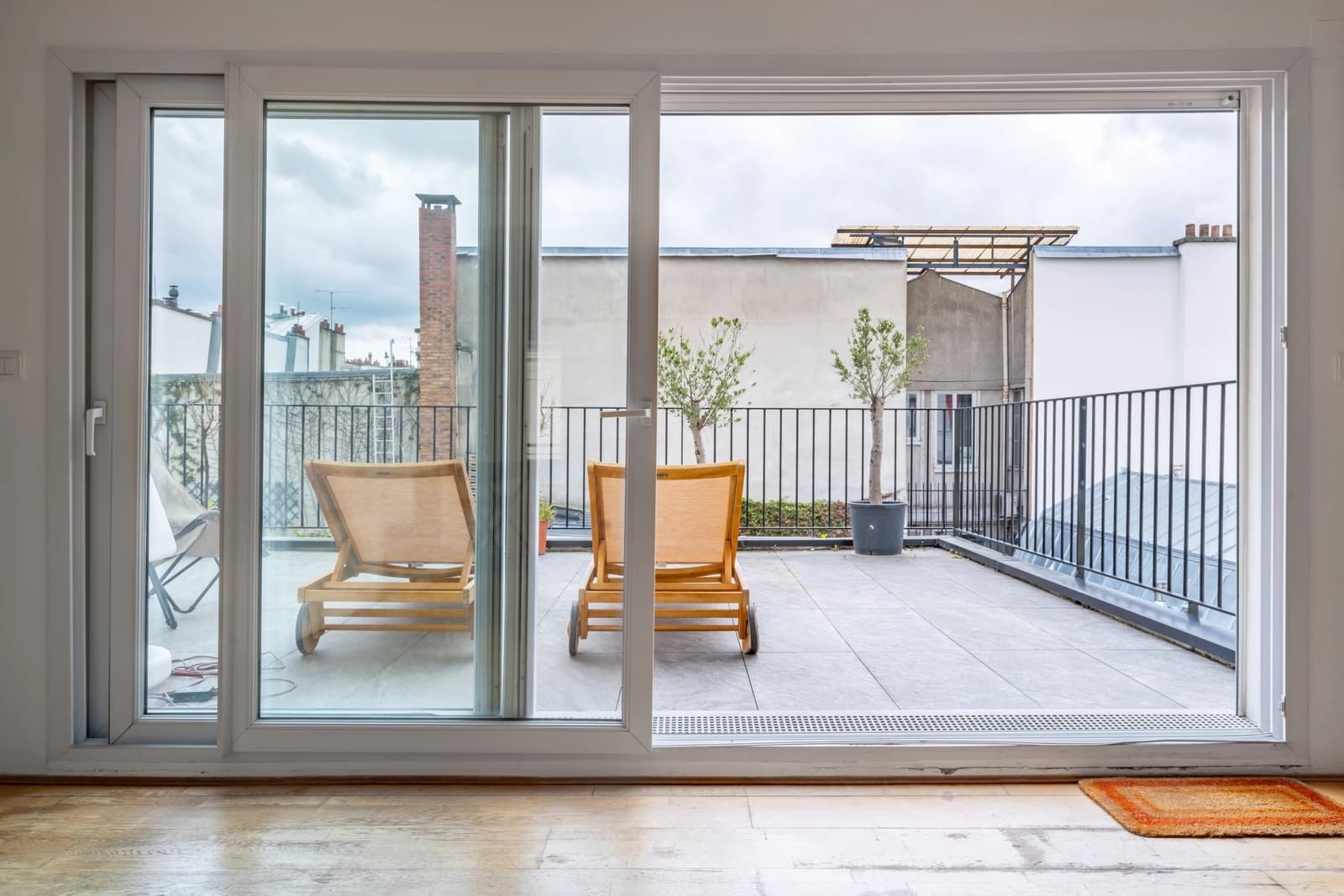 Espace Grand duplex traversant, lumineux avec belle terrasse - 5