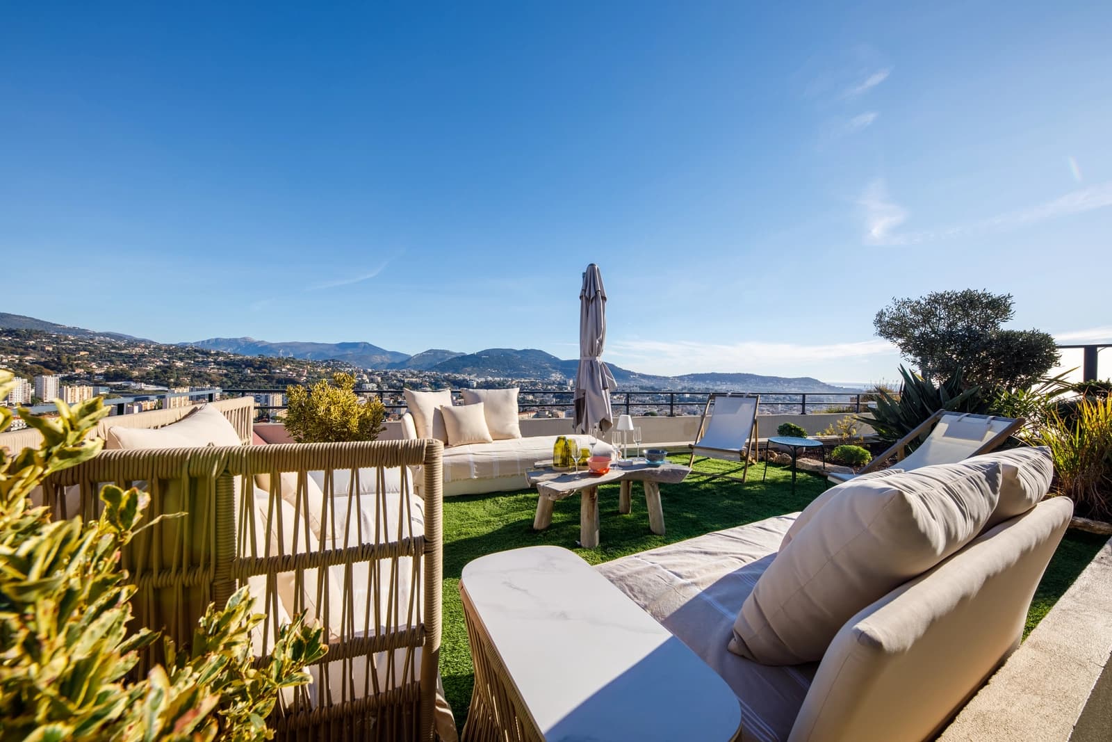 Space 3-room apartment • 130 m² terrace • Panoramic view • Pool • Parking - 3