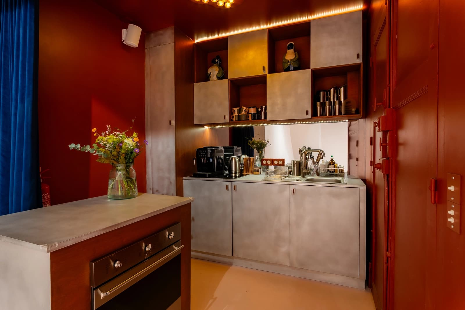 Space Room conceived by an artist in the heart of the 10th arrondissement - 0