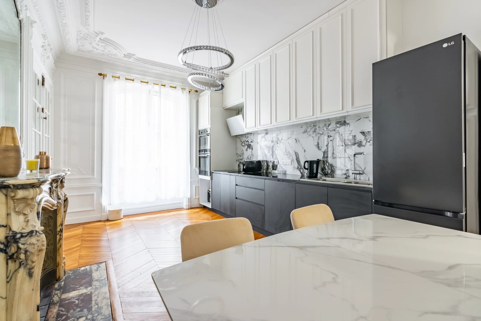 Space Chic, uncluttered Hausmanian apartment - 3