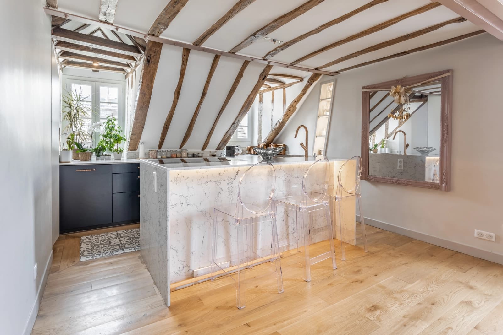 Espace Logement de charme aux poutres anciennes apparentes - 5