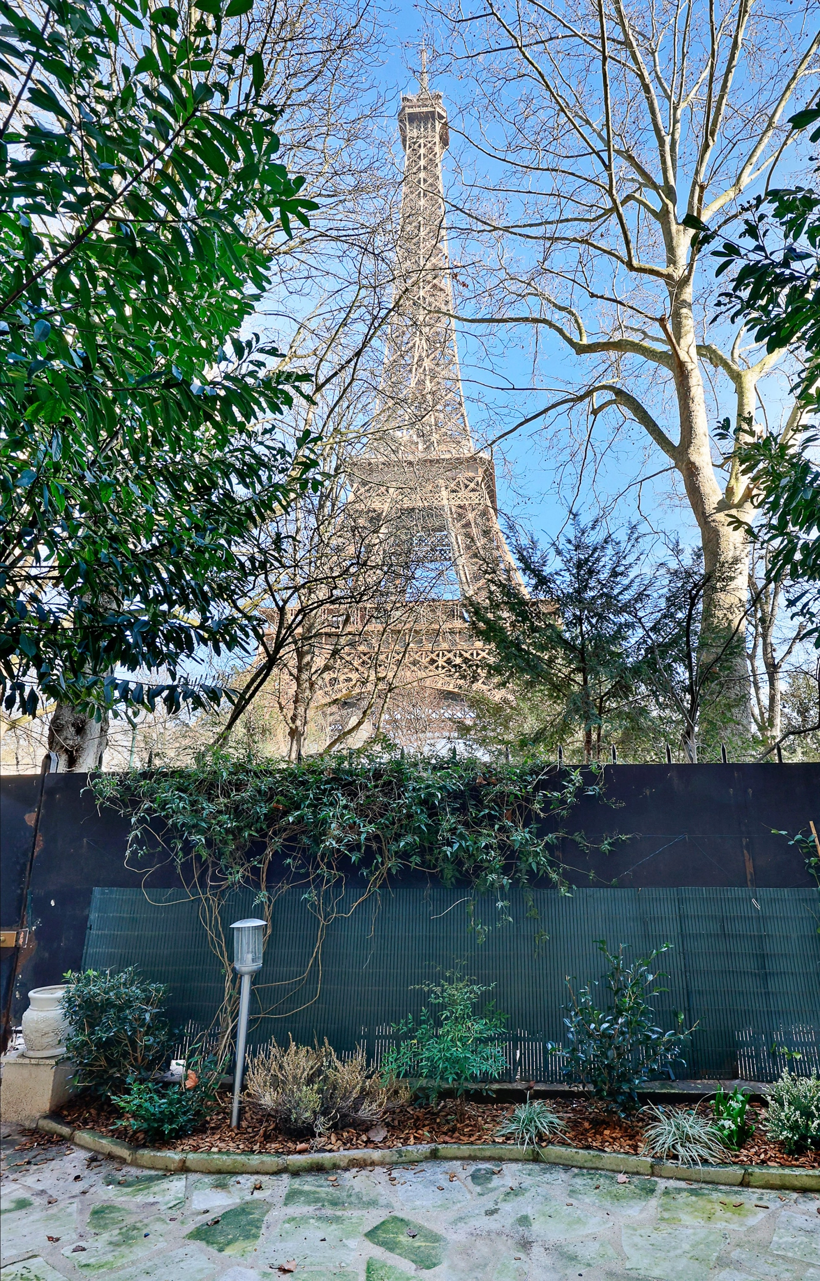 Space Apartment with a view of the Eiffel Tower - 2