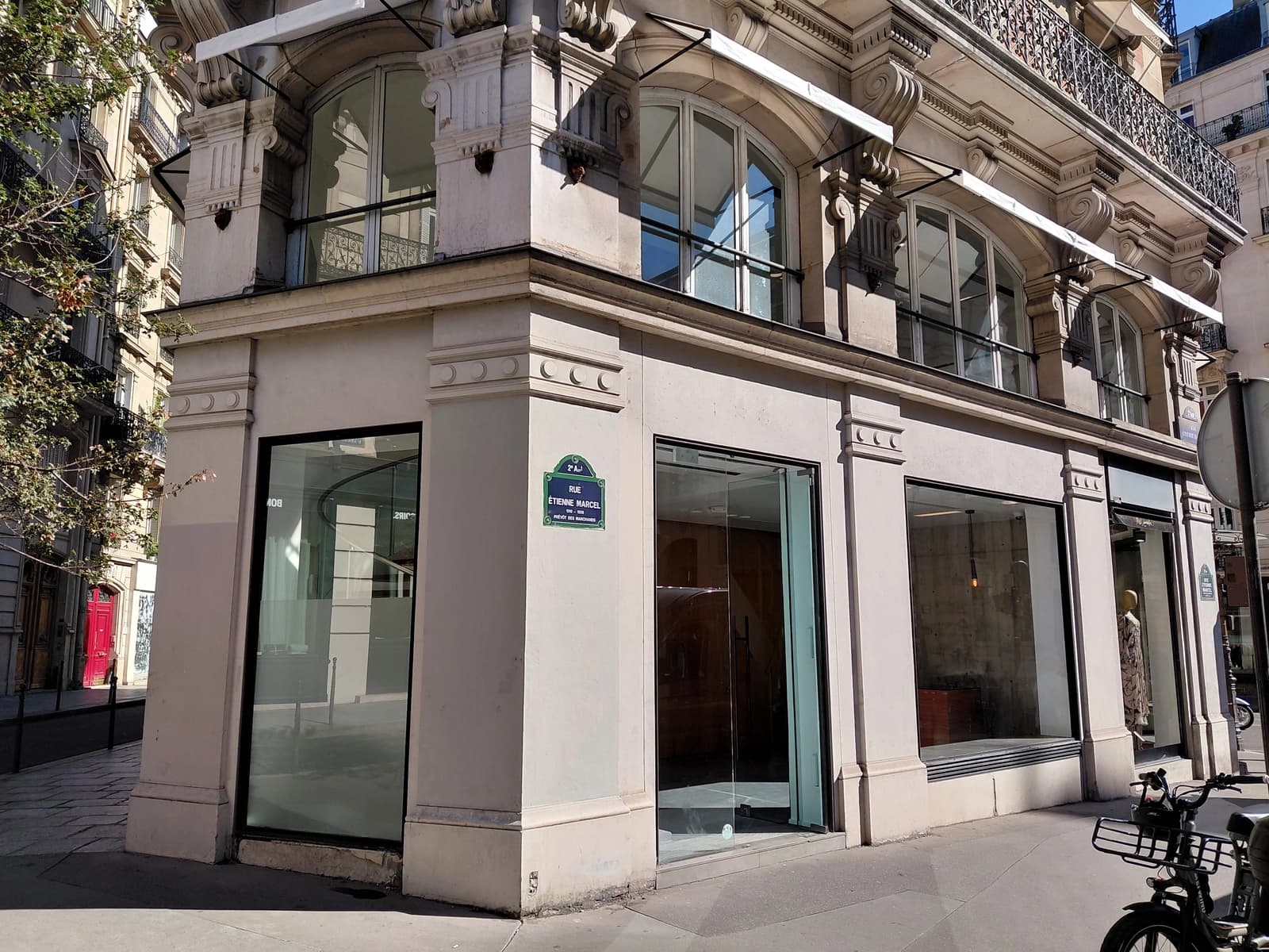 Espace Boutique avec grandes vitrines linéraires - 4