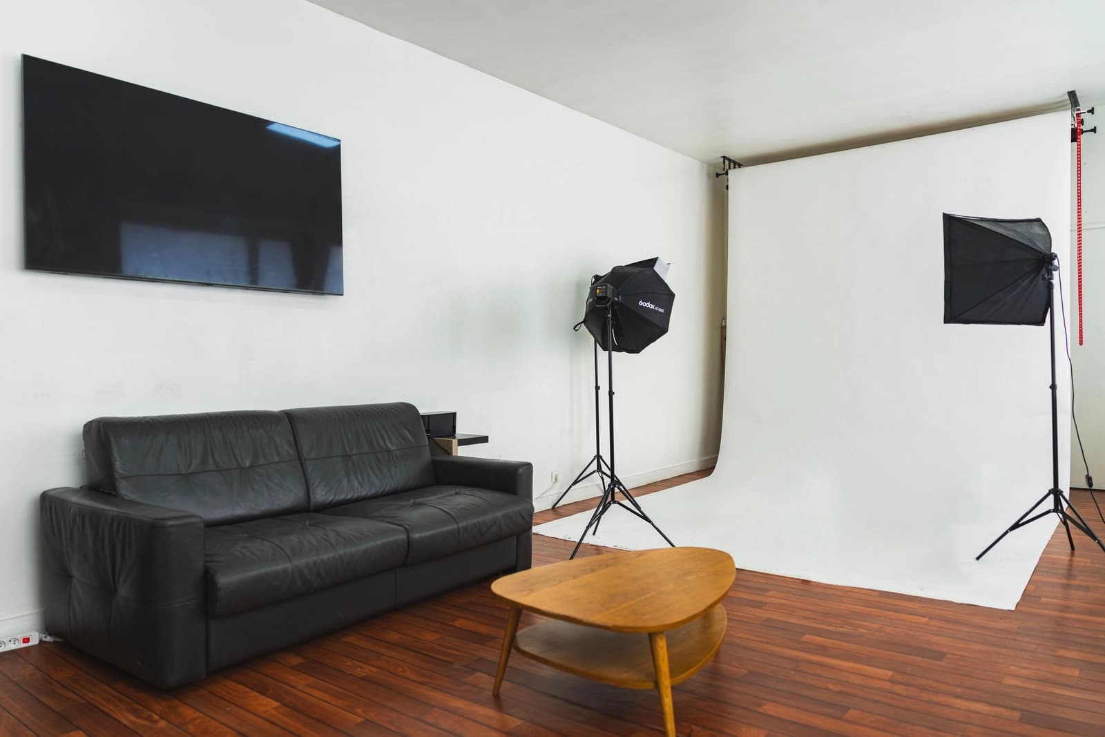 Space Stunning Bright Space with Bay Windows — Photo & Filming Studio - 0