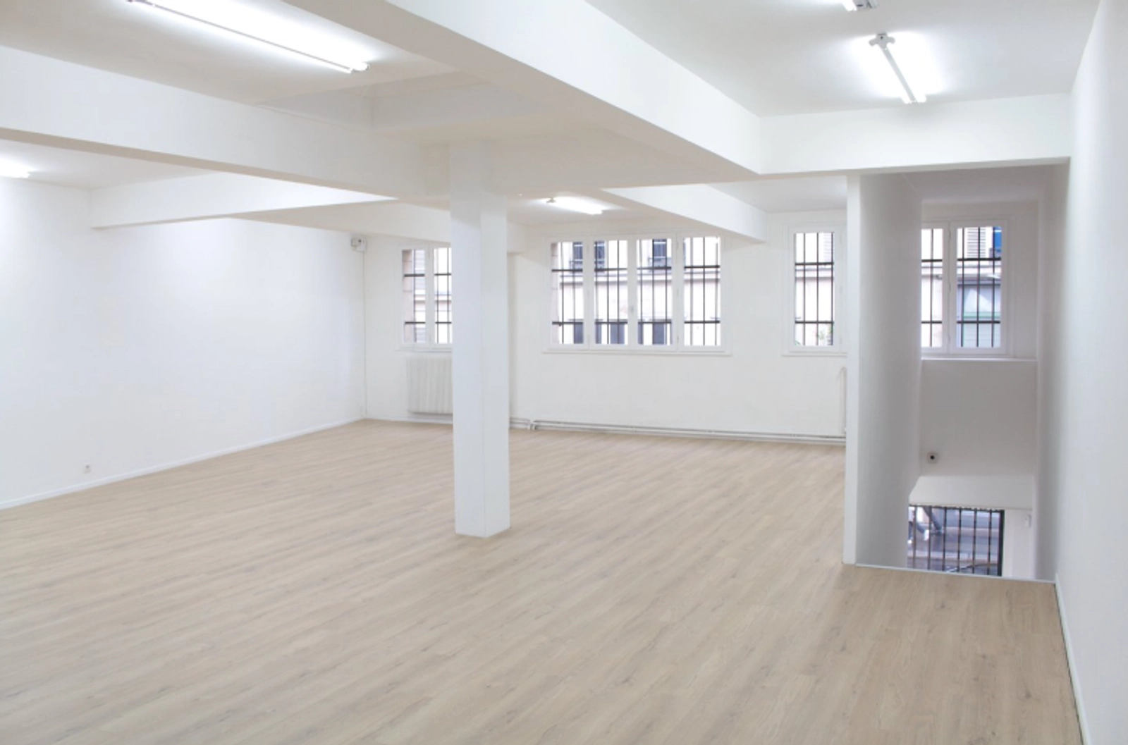 Space Modular gallery with natural light and multiple shooting perspectives - 2