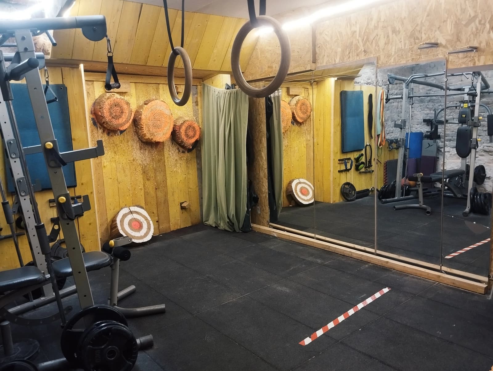 Espace La BATCAVE Petite salle de sport  - 2