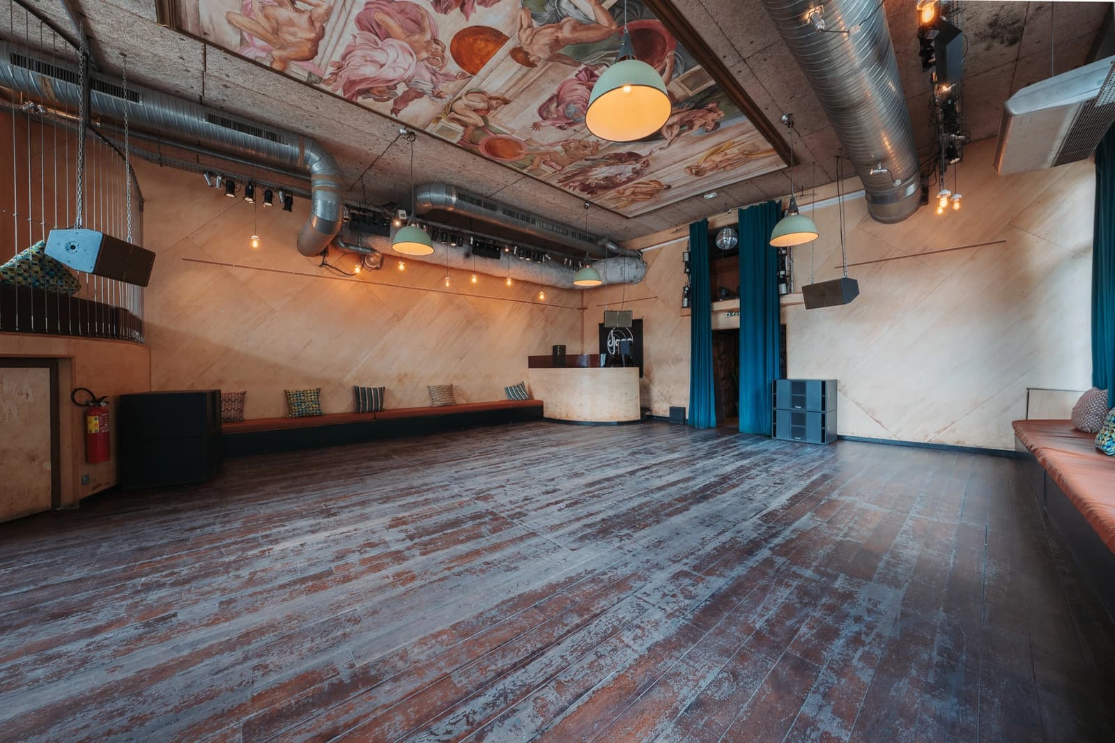 Espace Bar/boîte esprit loft new-yorkais à l'esprit baroque - 5