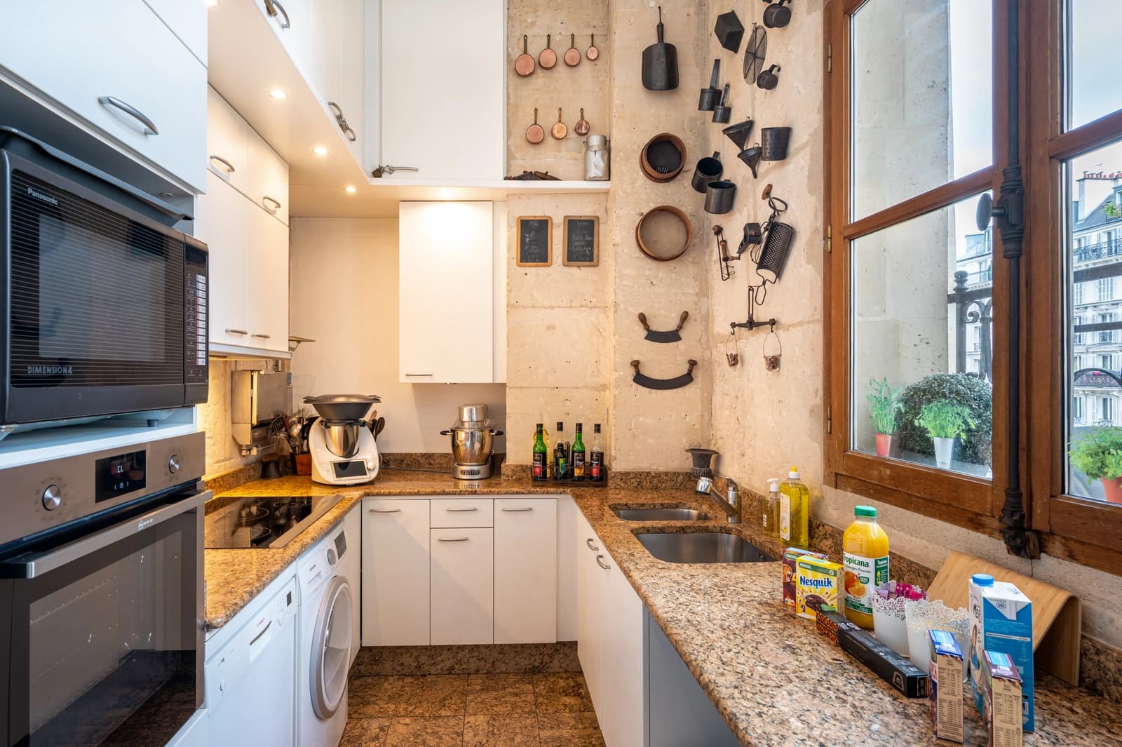 Kitchen in Le charme Parisien Saint Paul Marais  - 1