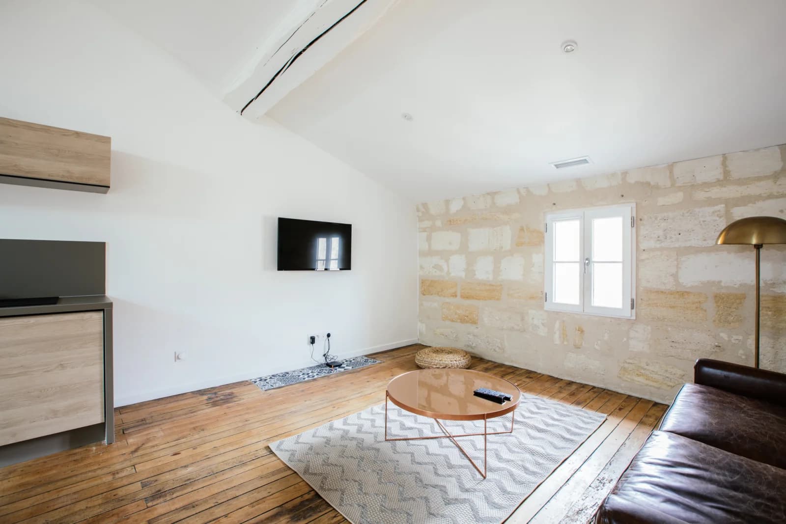 Living room in High ceilings, modern and vintage - 1
