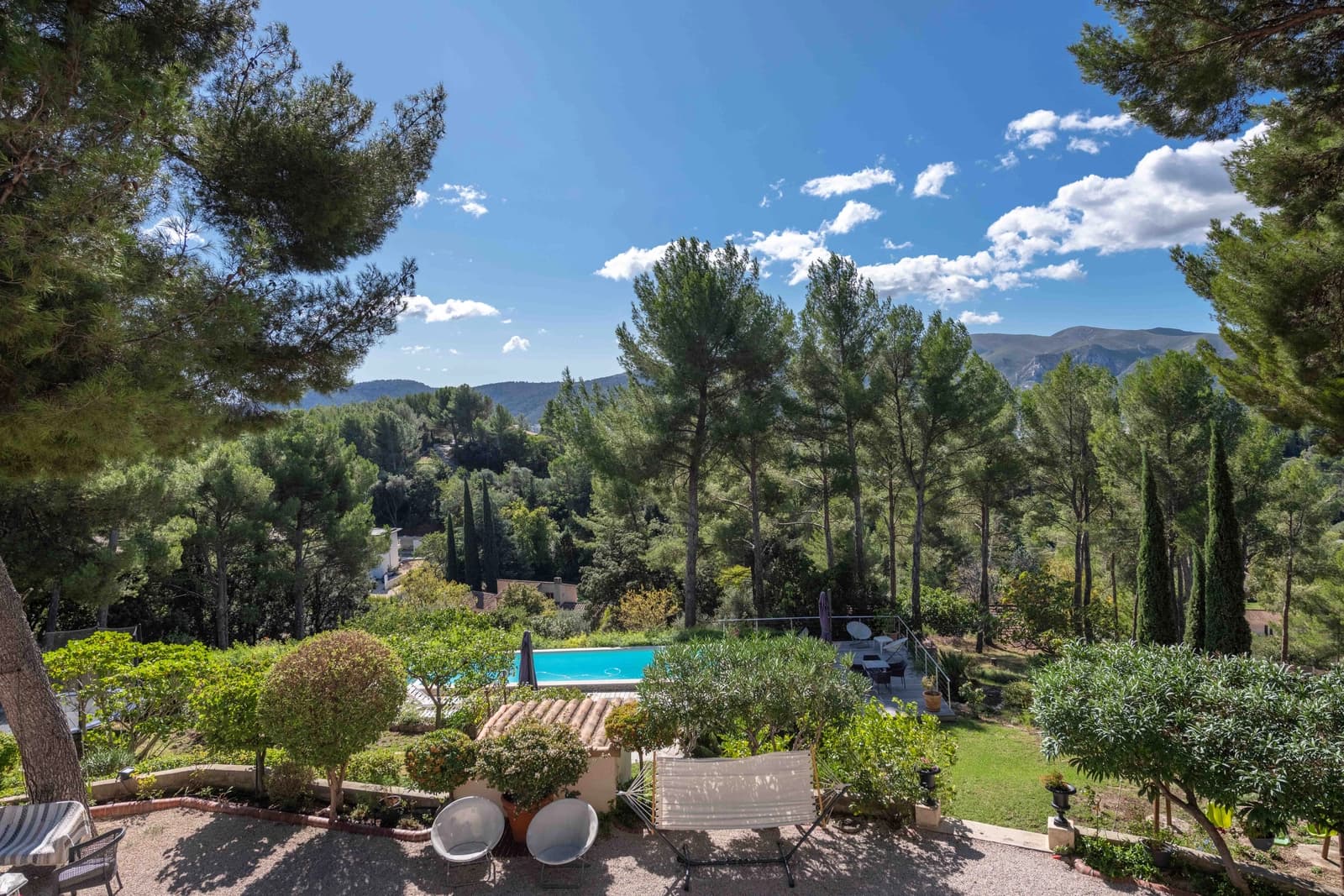 Space Sublime house in quiet, large green lot with swimming pool - 4