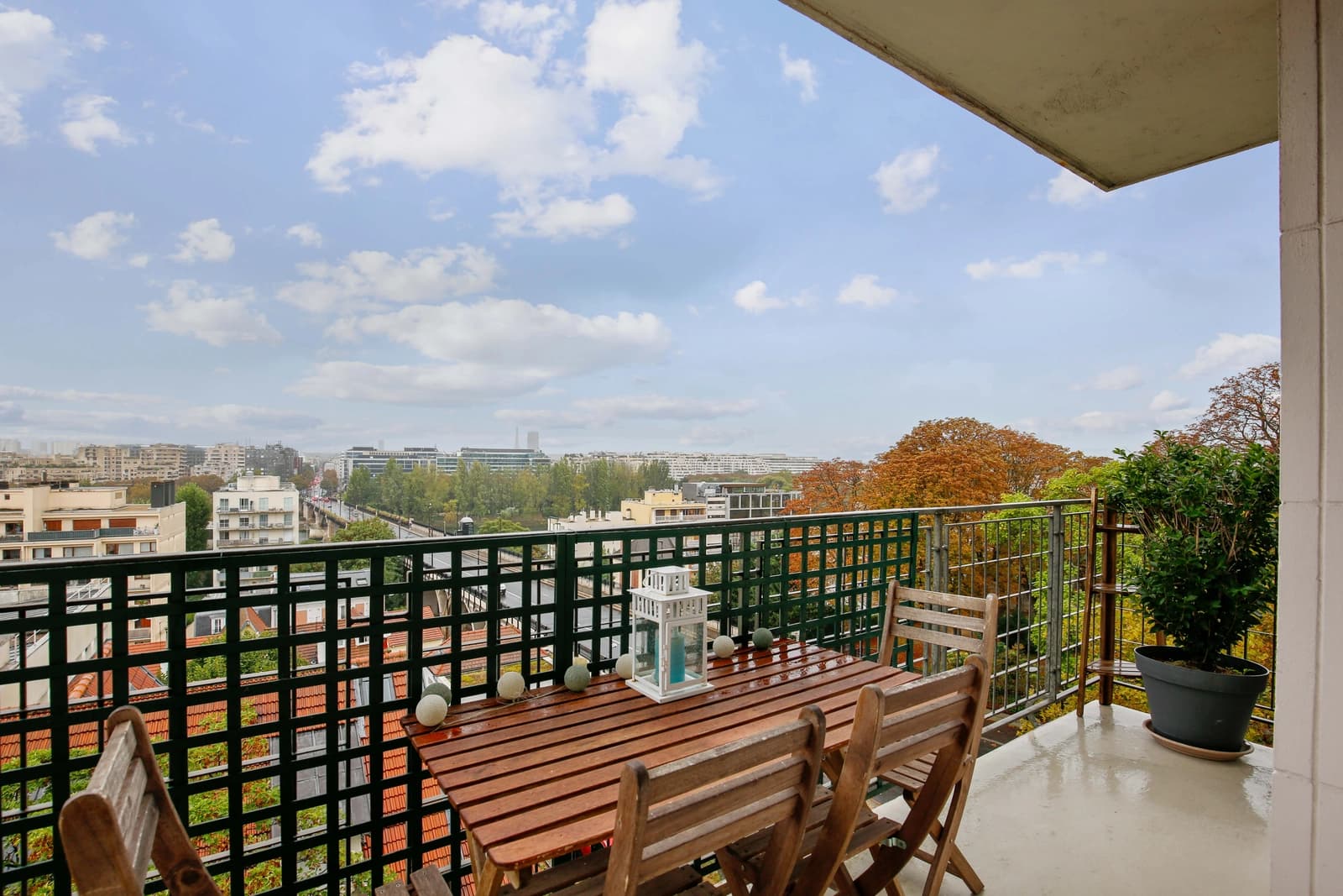 Espace Duplex familial agrémenté de plusieurs balcons - 3