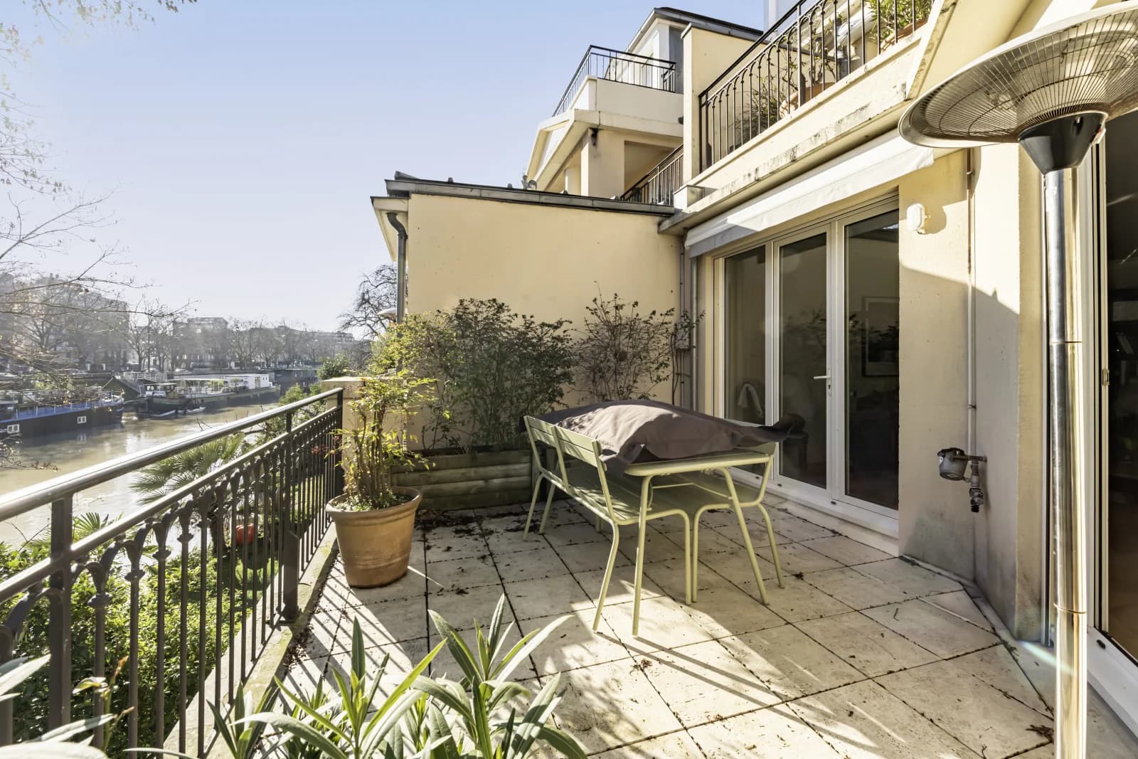 Space  On an island in Paris, the elegance of a haven of peace - 3