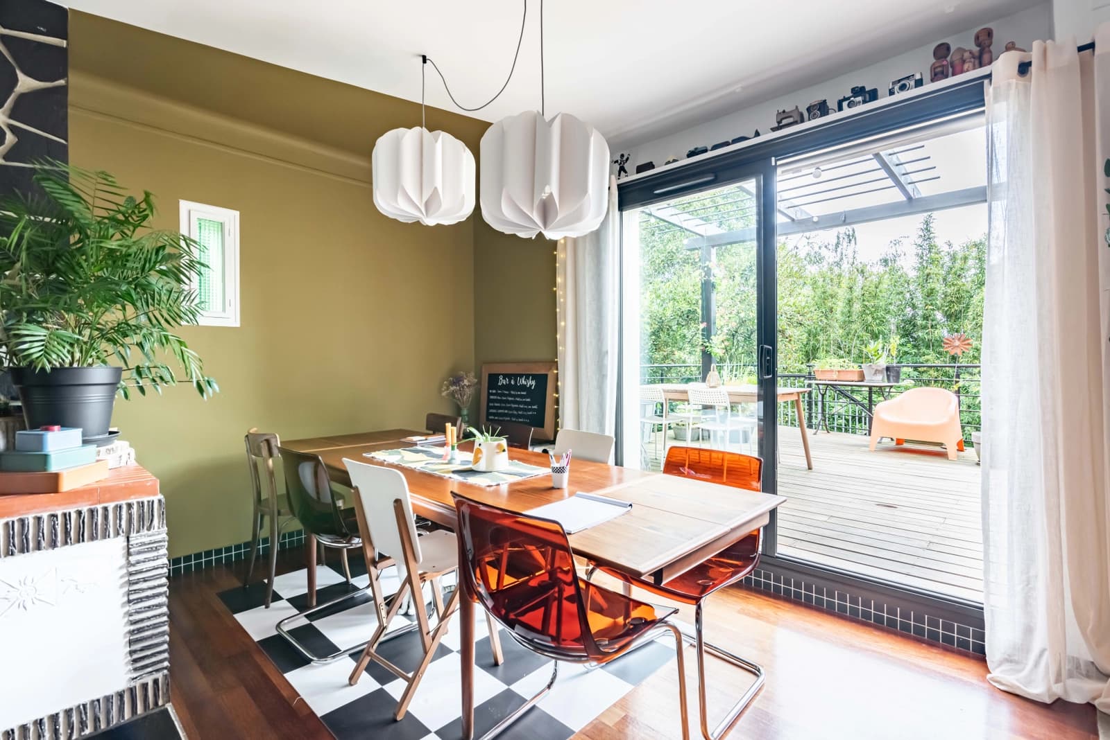 Space Midcentury architect-designed house surrounded by bamboo - 2