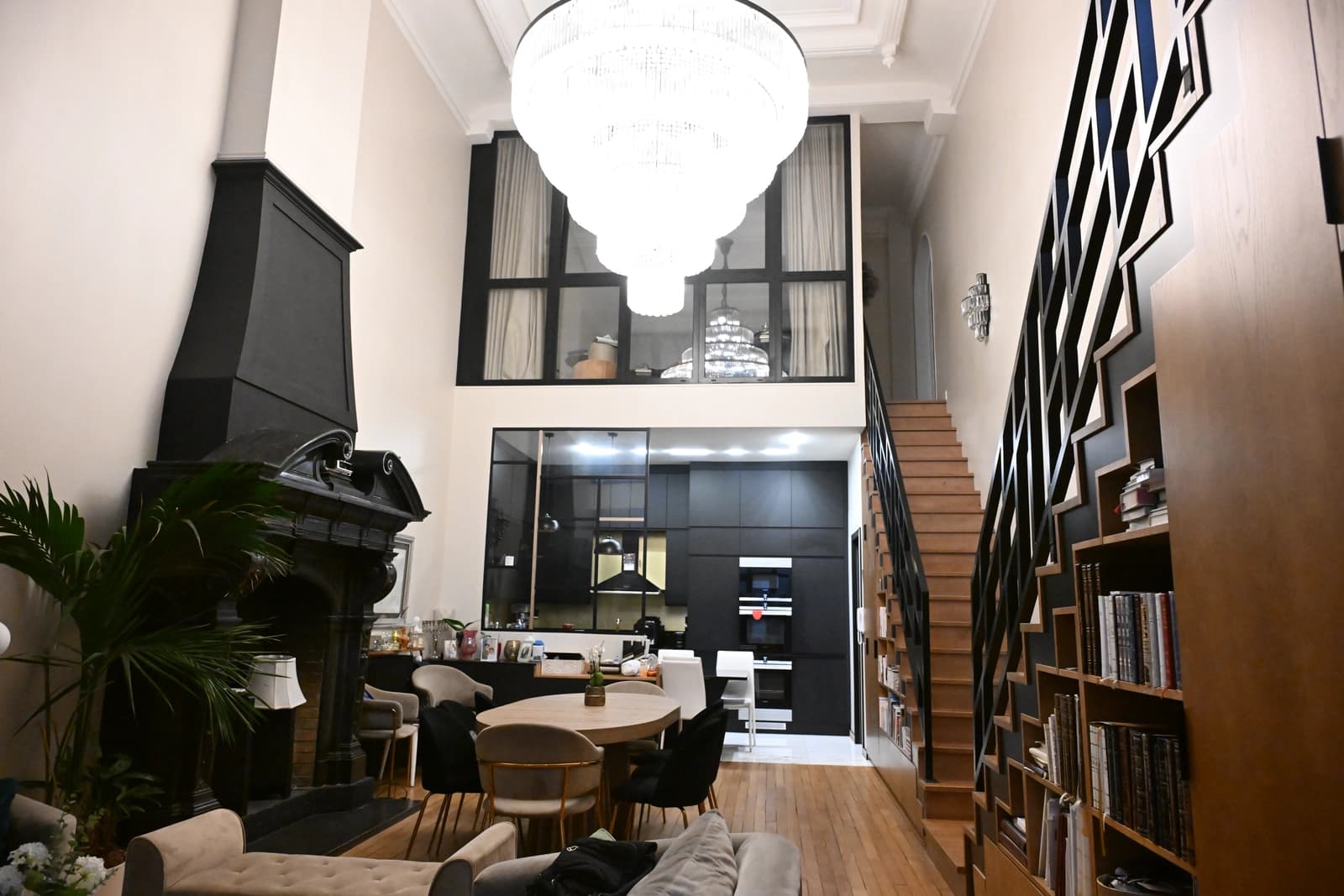 Space Magnificent cathedral lounge with terrace and kitchen - 0