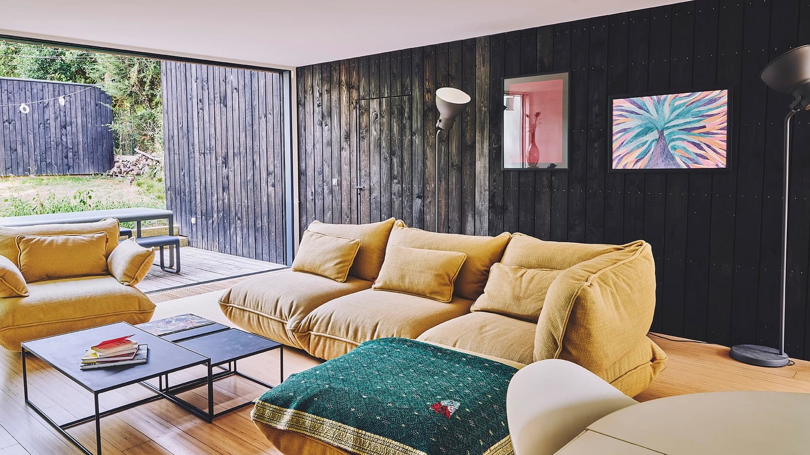 Space Bright architect-designed house with a large open-plan living area opening onto a garden - 4