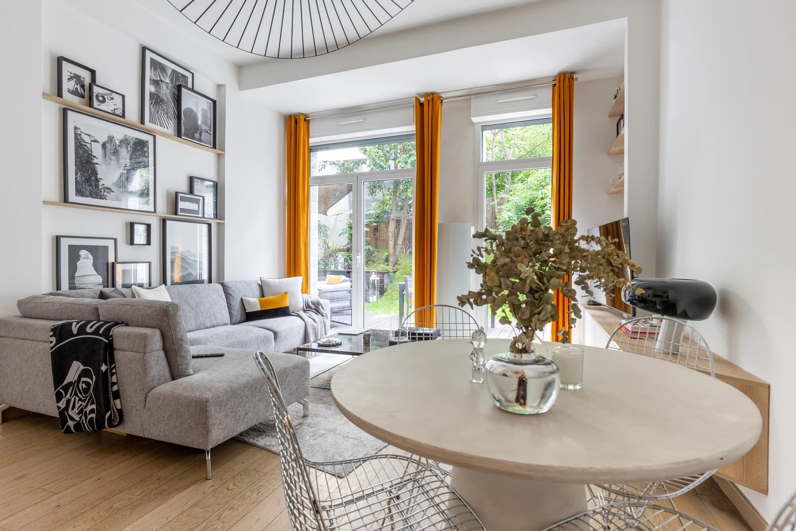 Appartement cossu à la décoration moderne et soignée