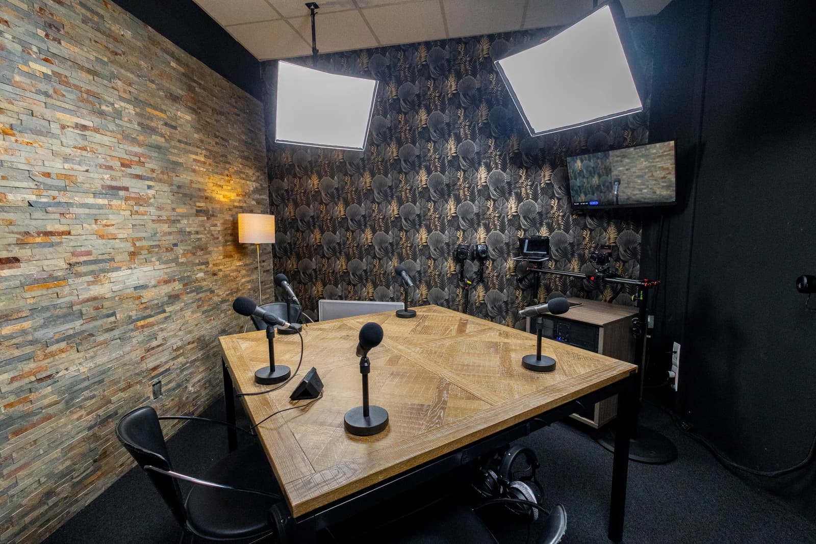 Espace Studio vidéo pour vos podcasts et émissions - 0