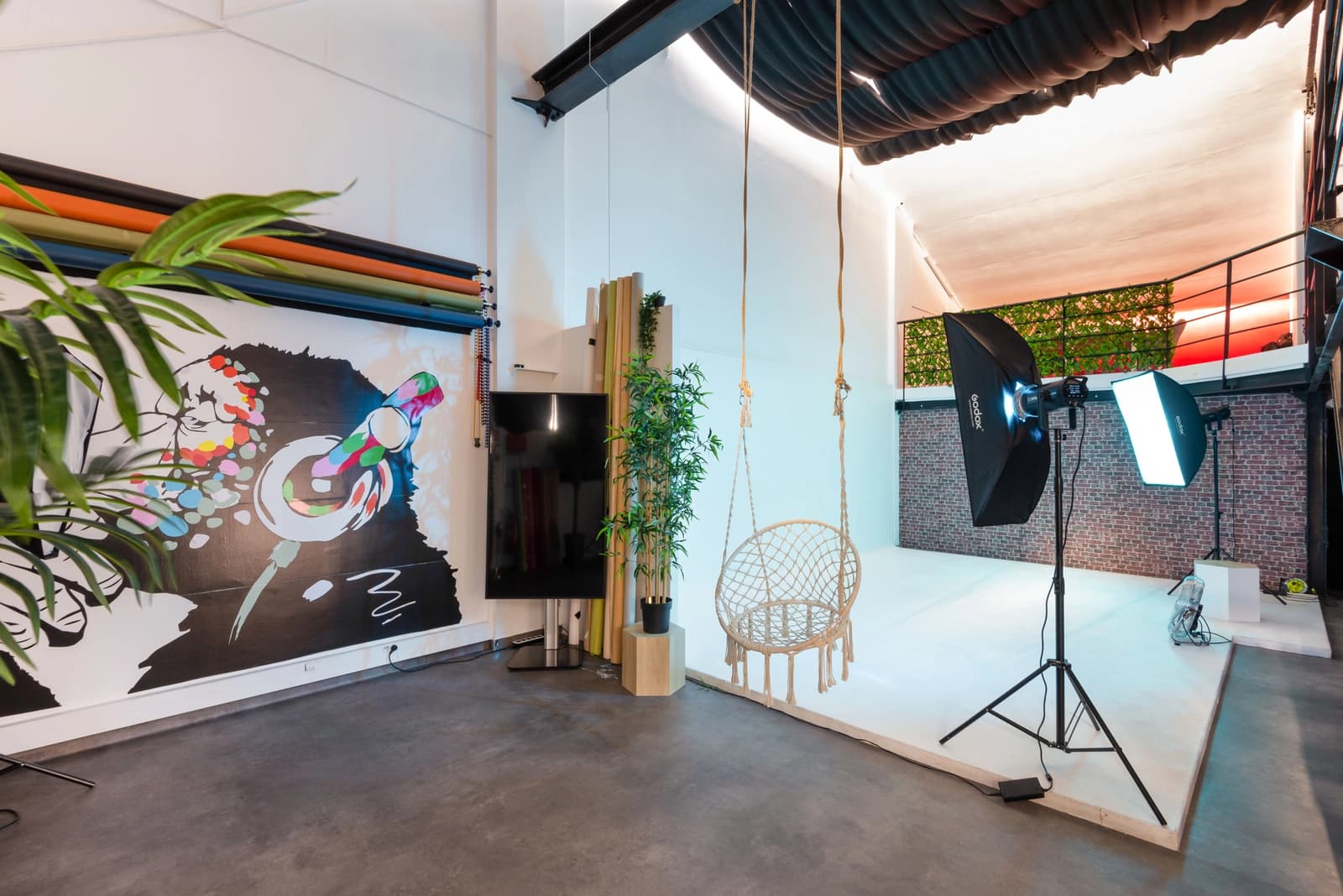 Sala en Gran loft moderno con volúmenes y diseño refinados. - 1