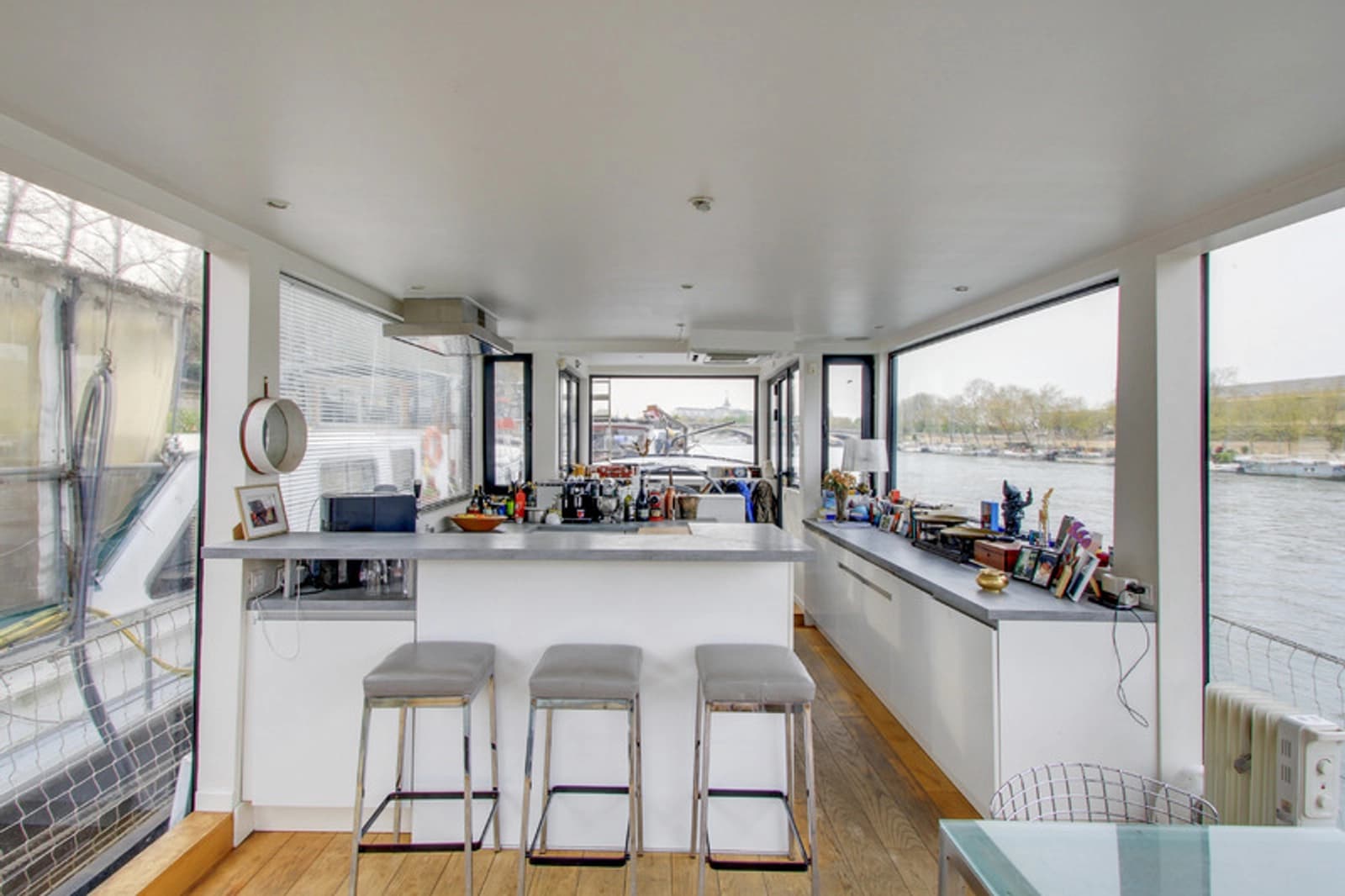 Espace Péniche de charme amarrée au coeur de la vie parisienne - 4