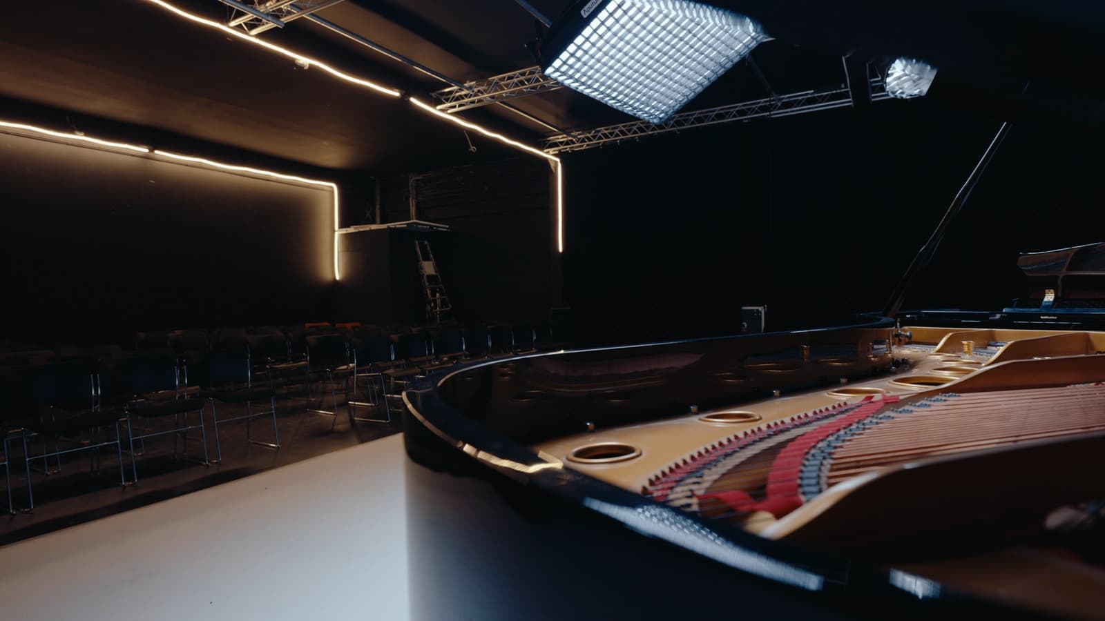 Space Large Video/Photo Shooting Stage with Two-Sided Cyclorama - 3