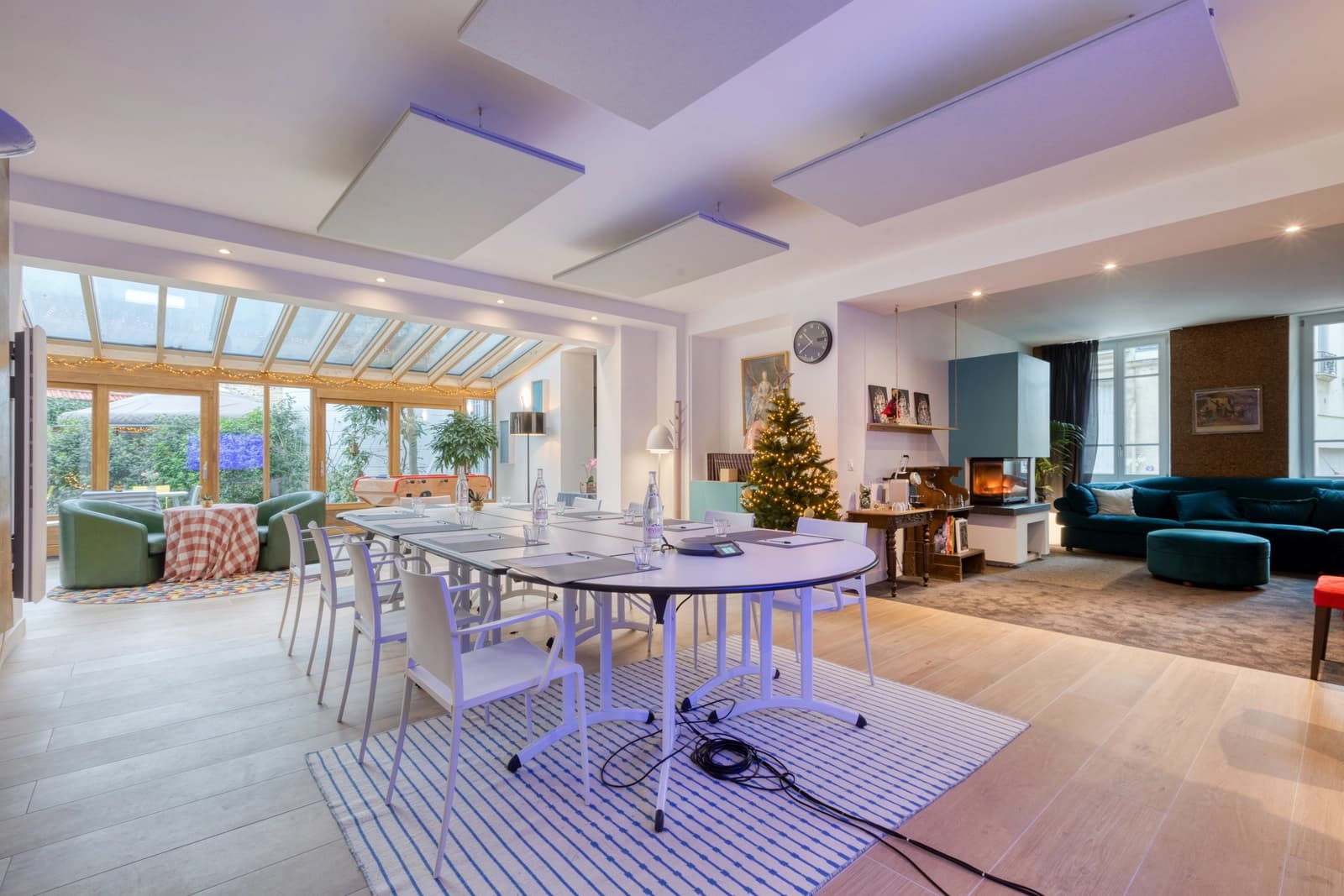 Meeting room in Atypical house with veranda - 1