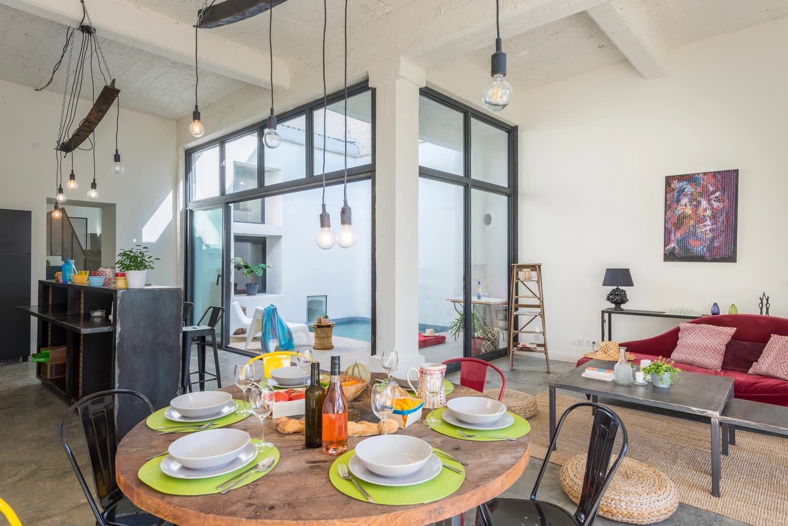 Space The whole domain : 5 houses and one meeting room - 1
