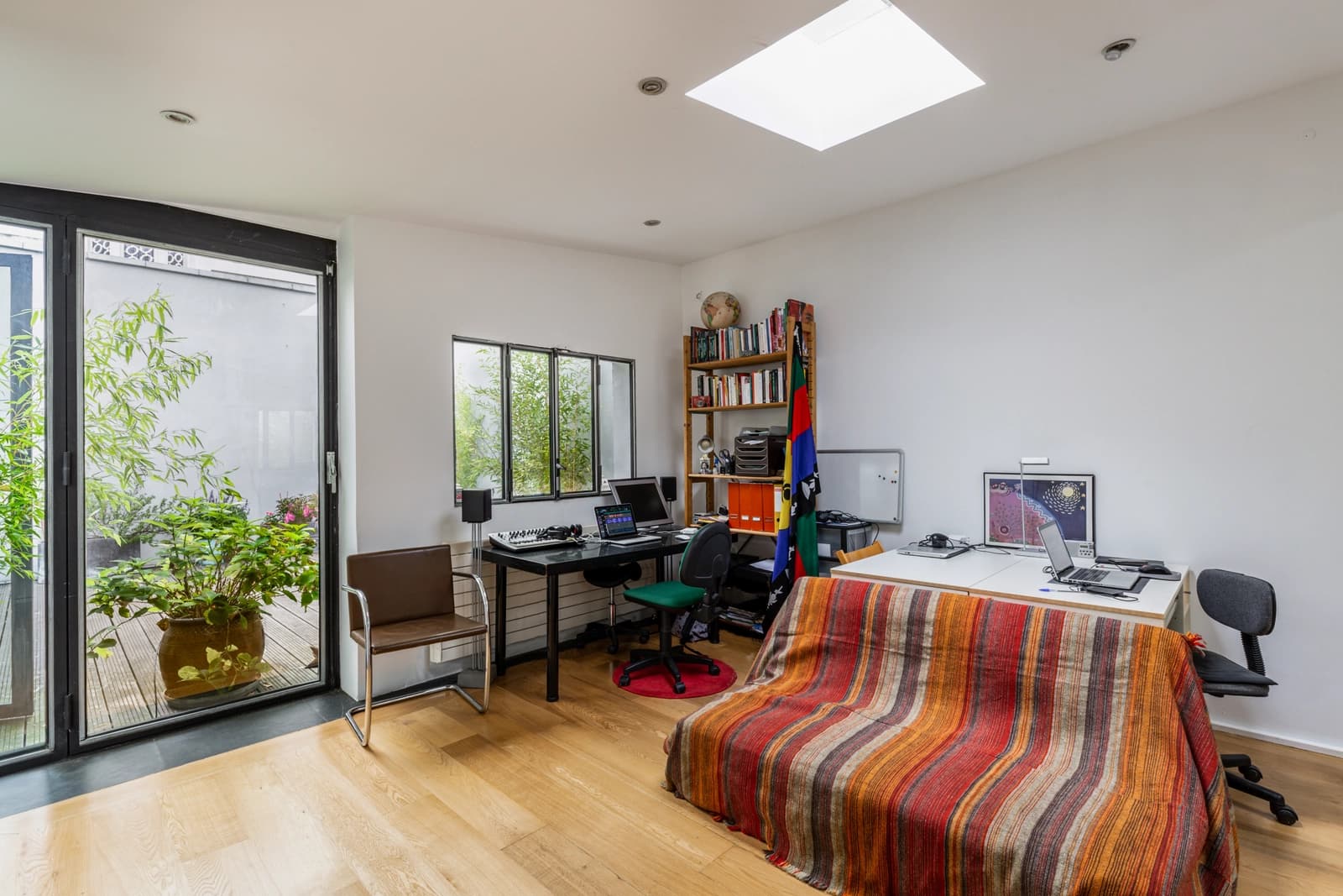 Space An architect-designed house with terrace in Paris - 5
