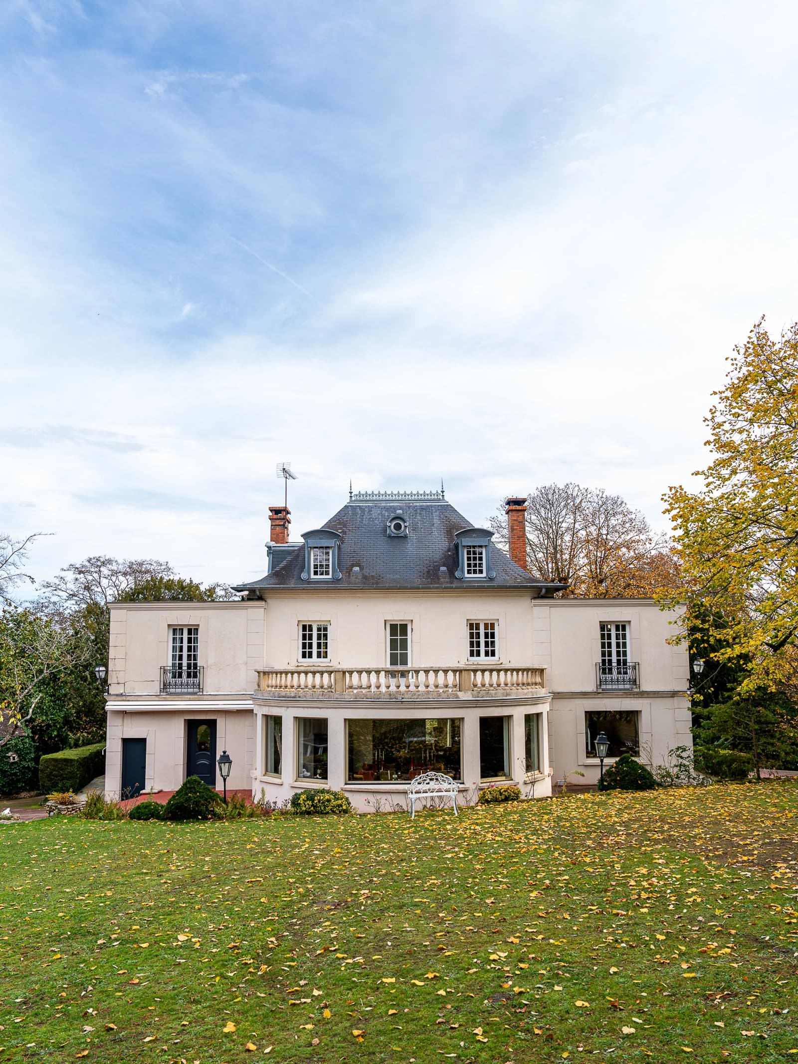 Space Exceptional Property in the Yvelines – A Haven of Peace with Authentic Charm - 0