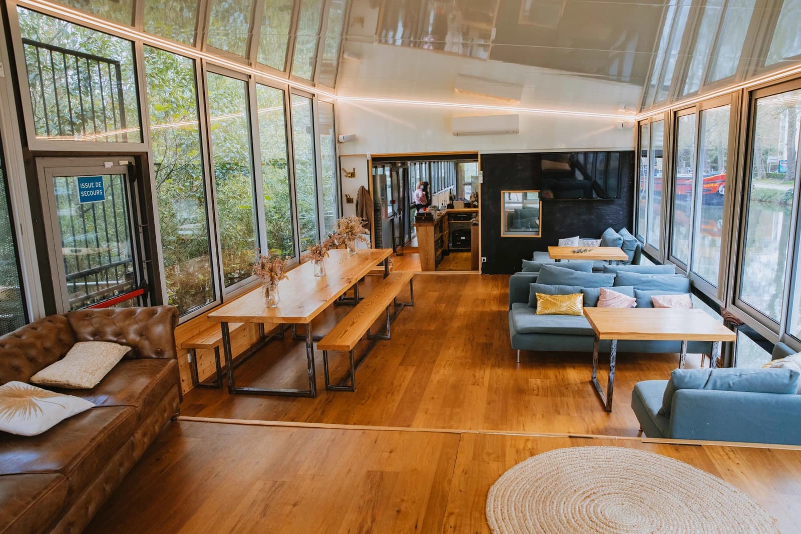 Sala en Excepcional barcaza amarrada en el corazón de la ciudad. - 1