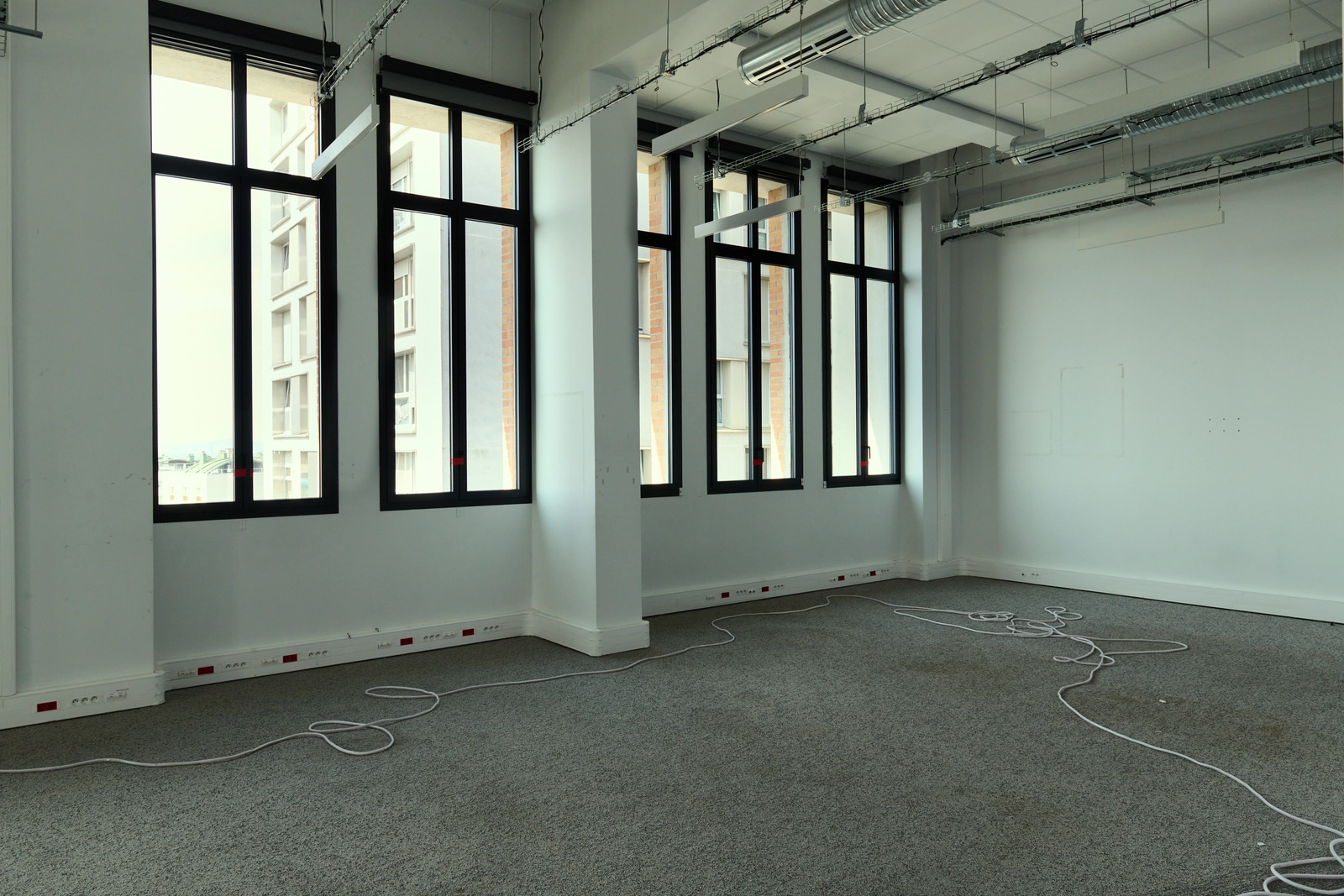 Space Office building and an abandoned room bathed in natural light - 1