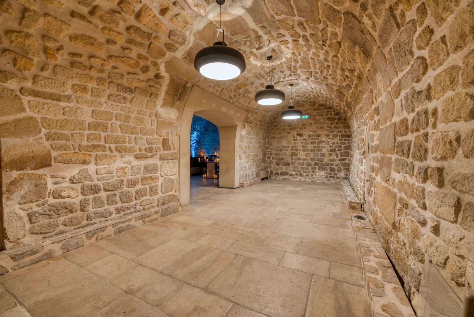 Espace Cave atypique aménagée sur les quais de Seine - 4