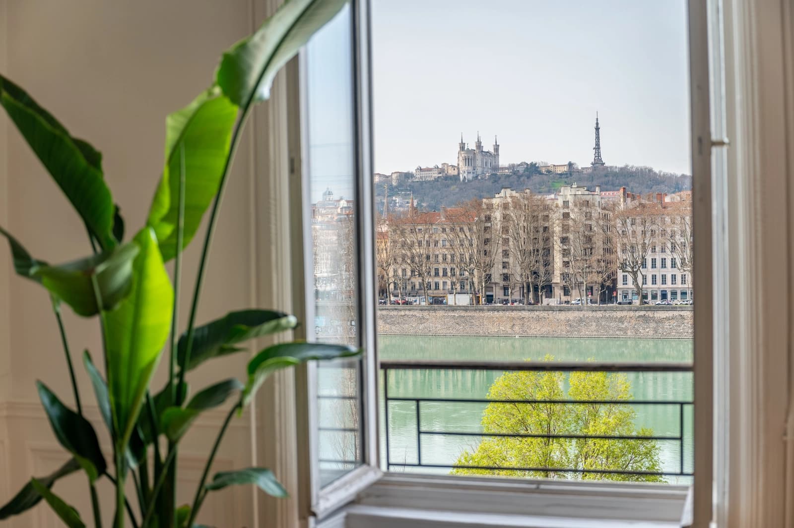 Salon dans Fourvière: appartement de charme avec vue sur Lyon - 1