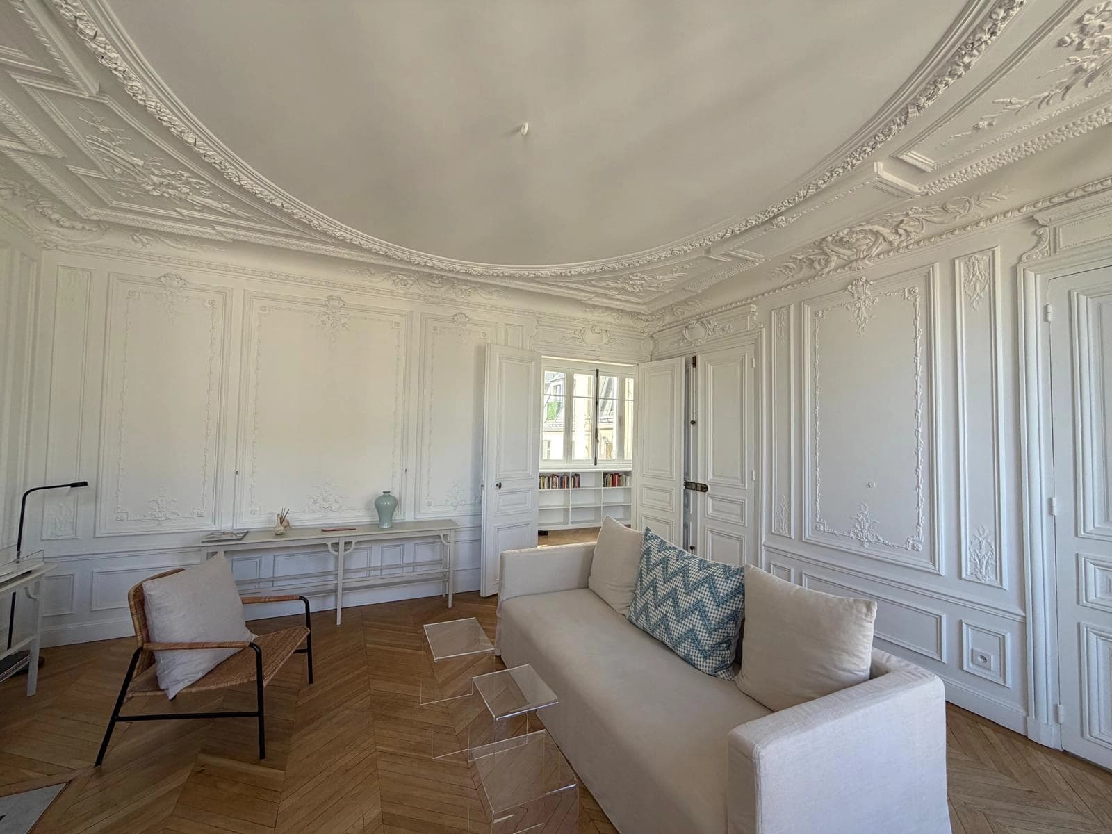 Space Elegant Haussmannian apartment in the 16th arrondissement - 0