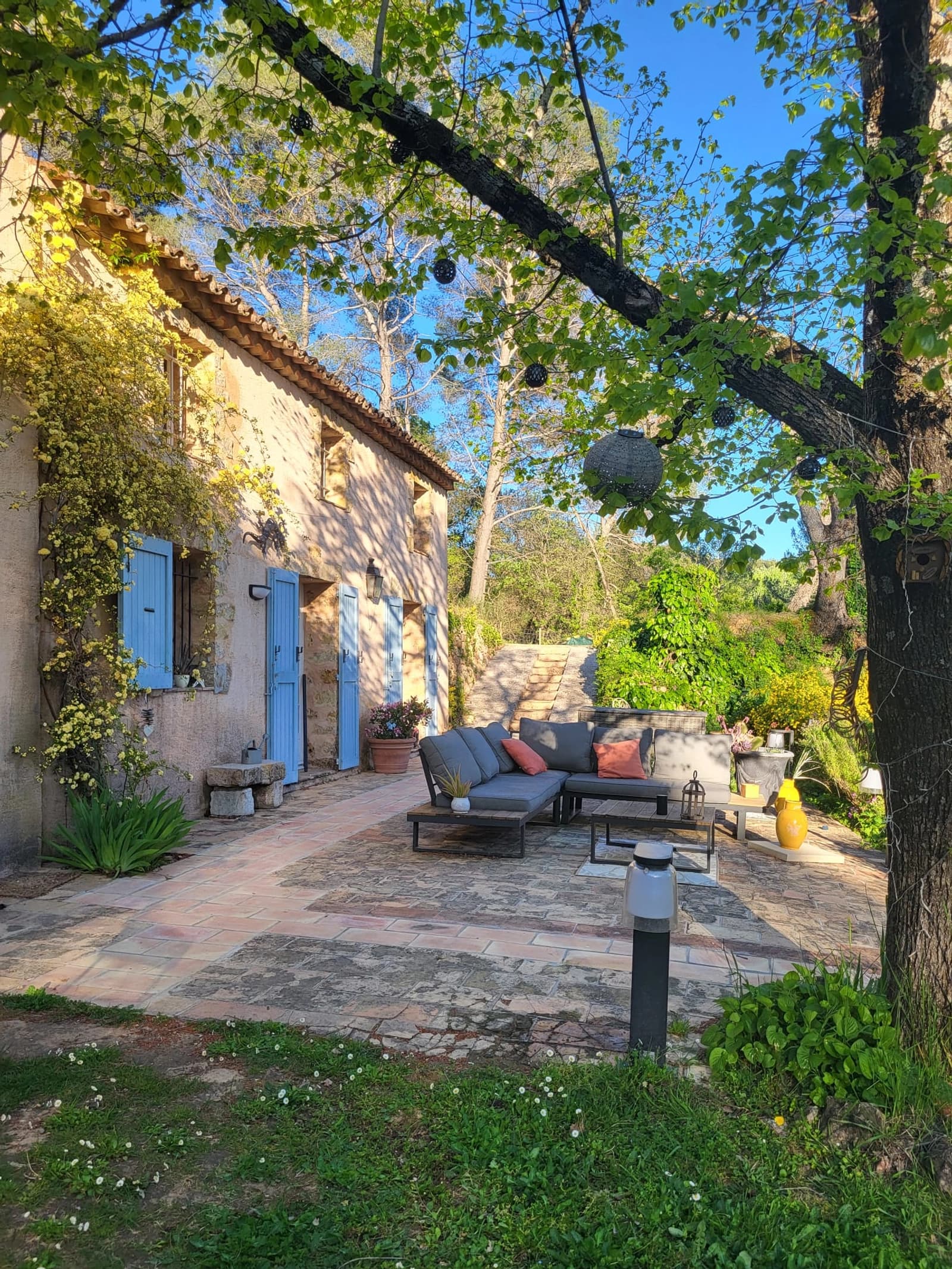 Space A Bucolic Haven of Peace in Provence - 0