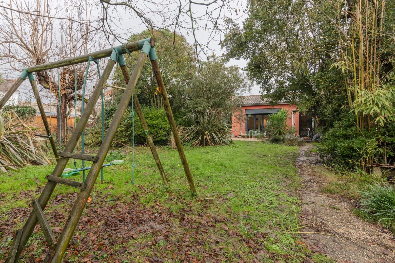 Comedor en Casa de una sola planta diseñada por arquitecto, moderna y luminosa. - 1