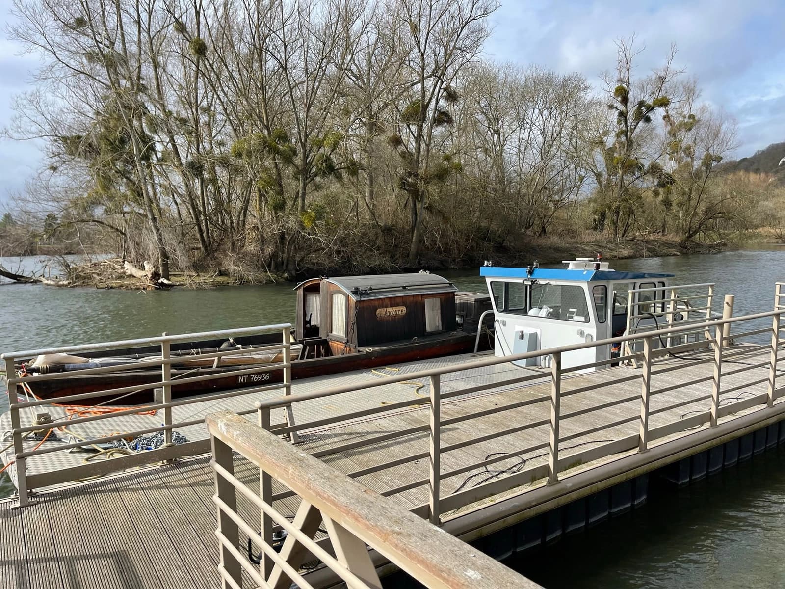 Space 100% Electric Service Boat on the Seine – Camera Boat and Silent Technical Platform - 1