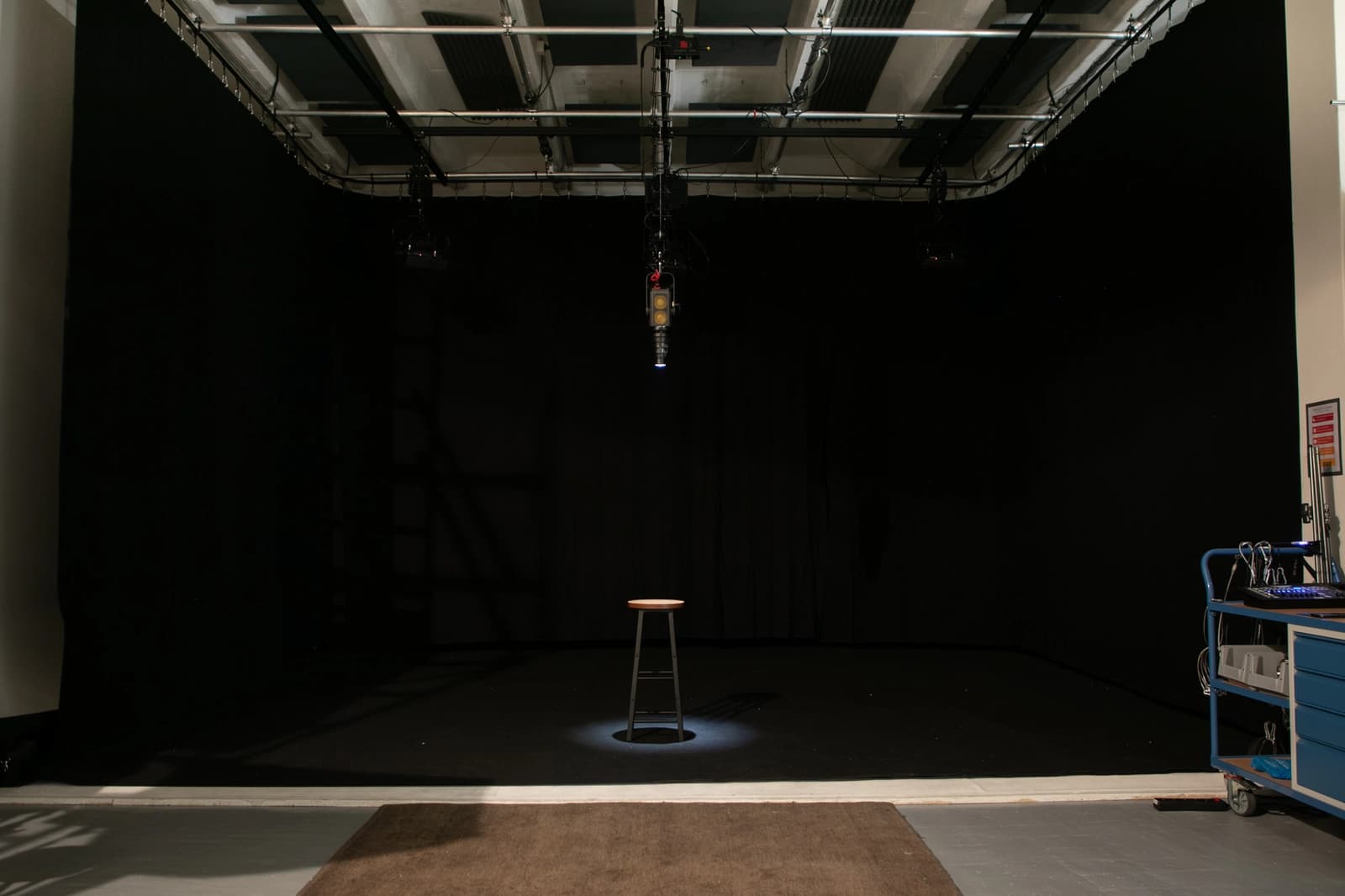 Space Photo/Video Studios - 3-Faced Cyclorama - 2