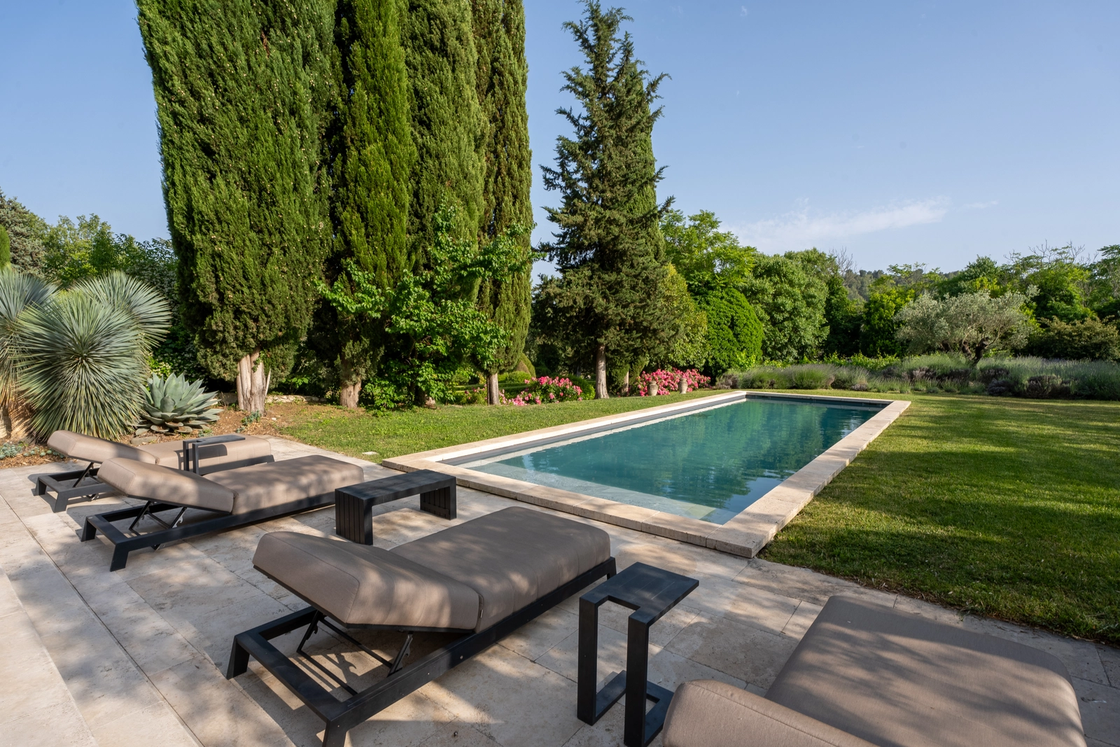 Espace Élégante Pool House près d'Aix-en-Provence | Lieu de réception avec jardin méditerranéen - 1