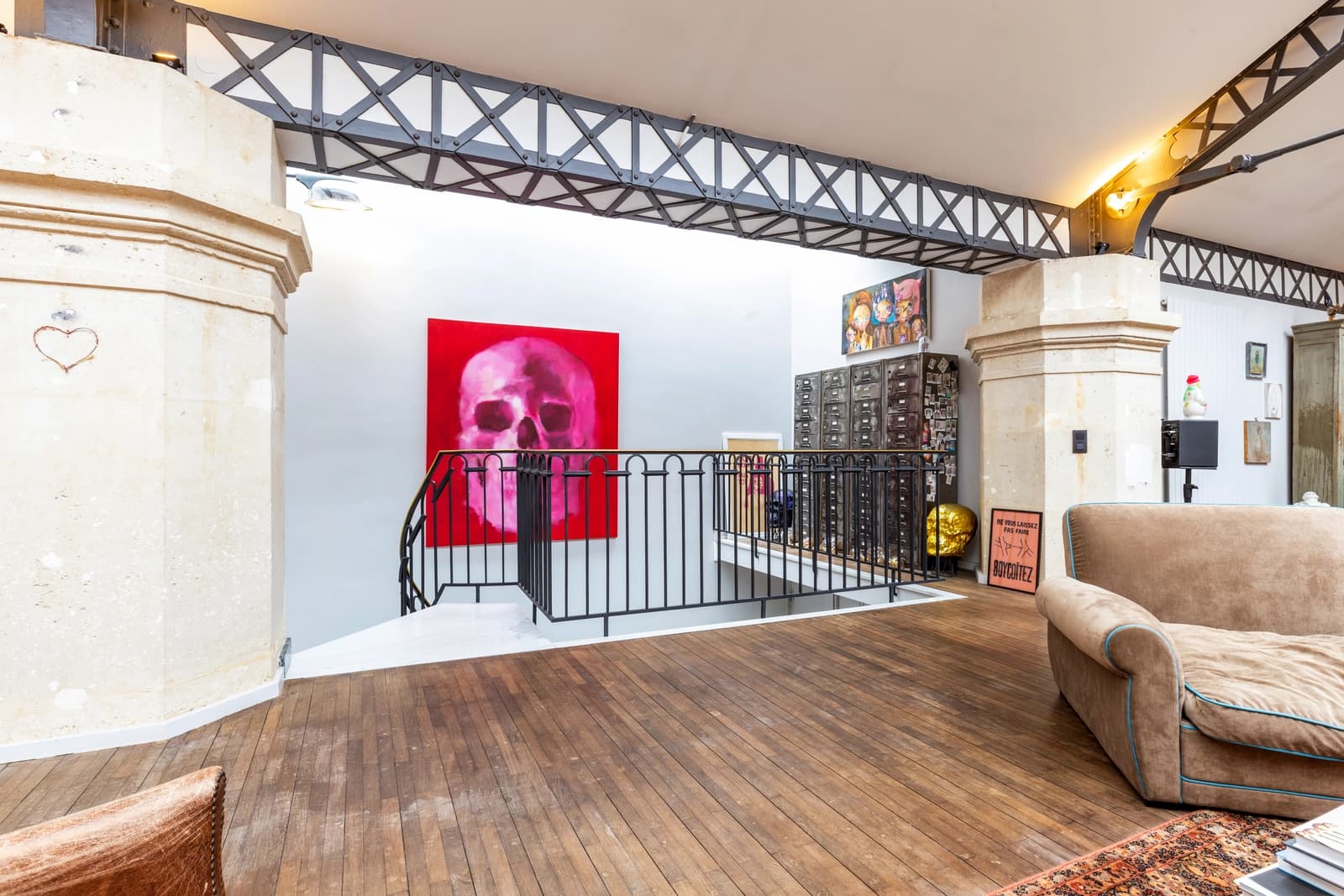 Living room in Atypical loft with glass roof in a former factory - 1