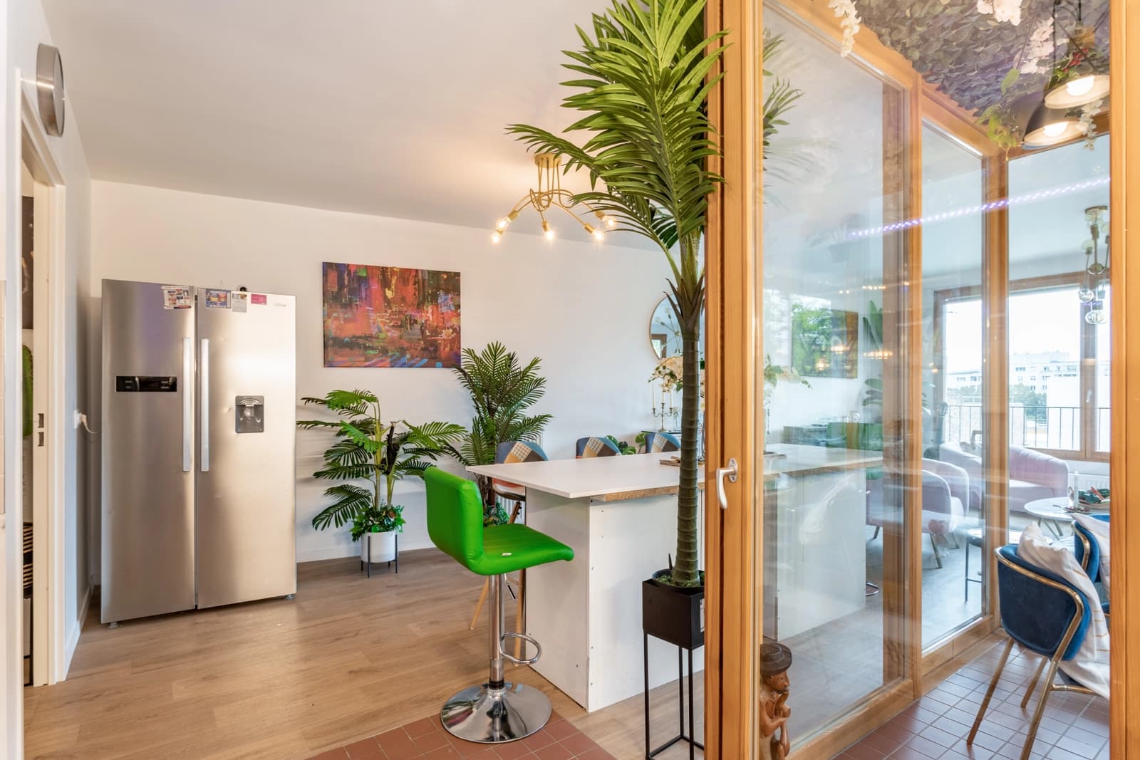 Salon dans Loft clair et son jardin d'hiver, une oasis de verdure - 1