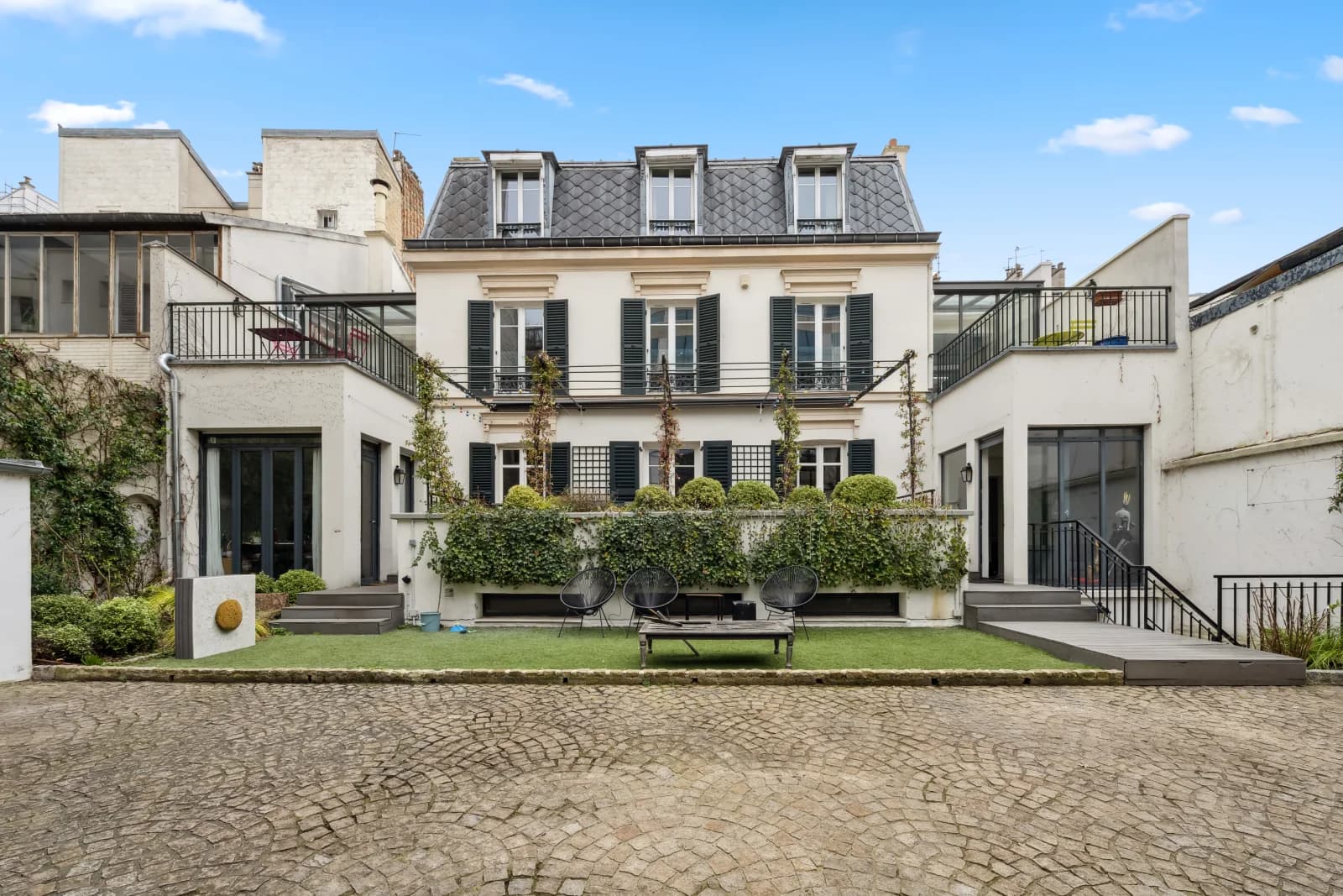 Space Private mansion with swimming pool in Levallois - 1
