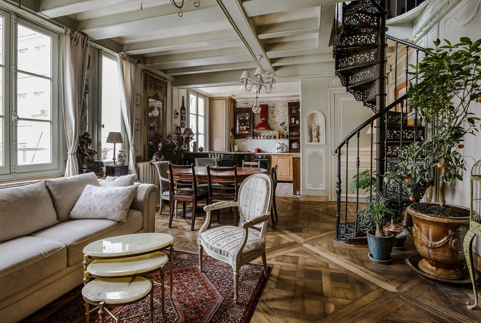 Space Collectors' apartment with large glass roof in St Germain des Prés - 3