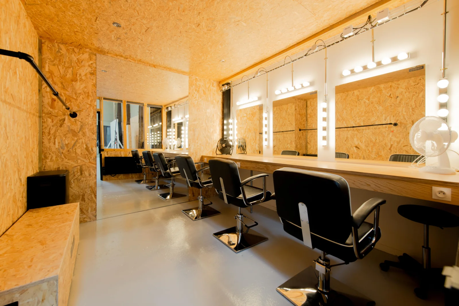 Space Daylight studio cyclo in Aubervilliers - 4