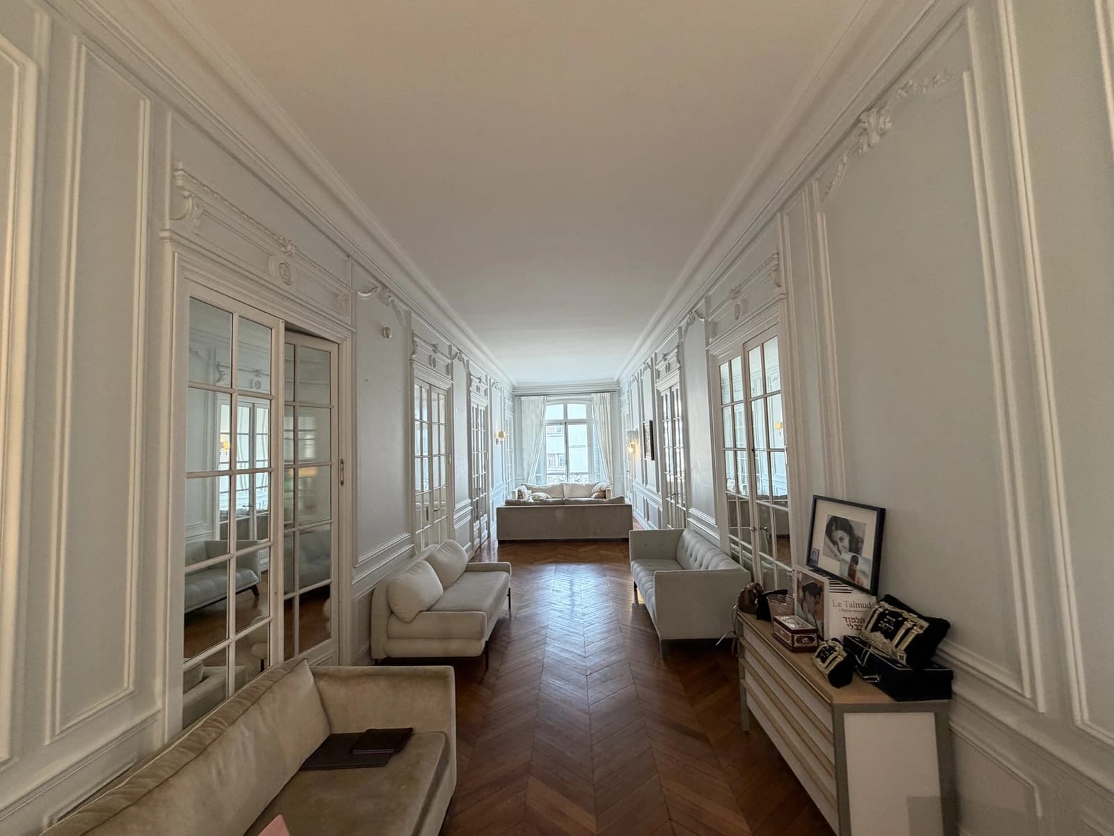 Space Luxurious Haussmannian apartment, elegant and charming for rent in the heart of Paris - 4