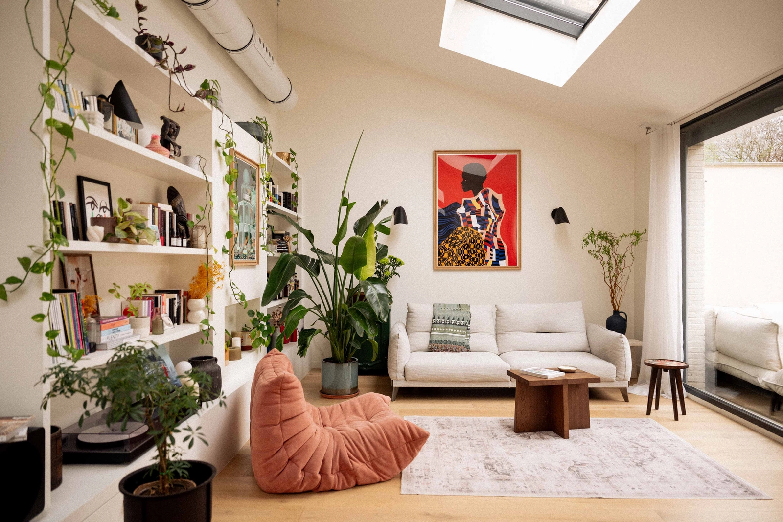 Loft épuré baigné de lumière naturelle